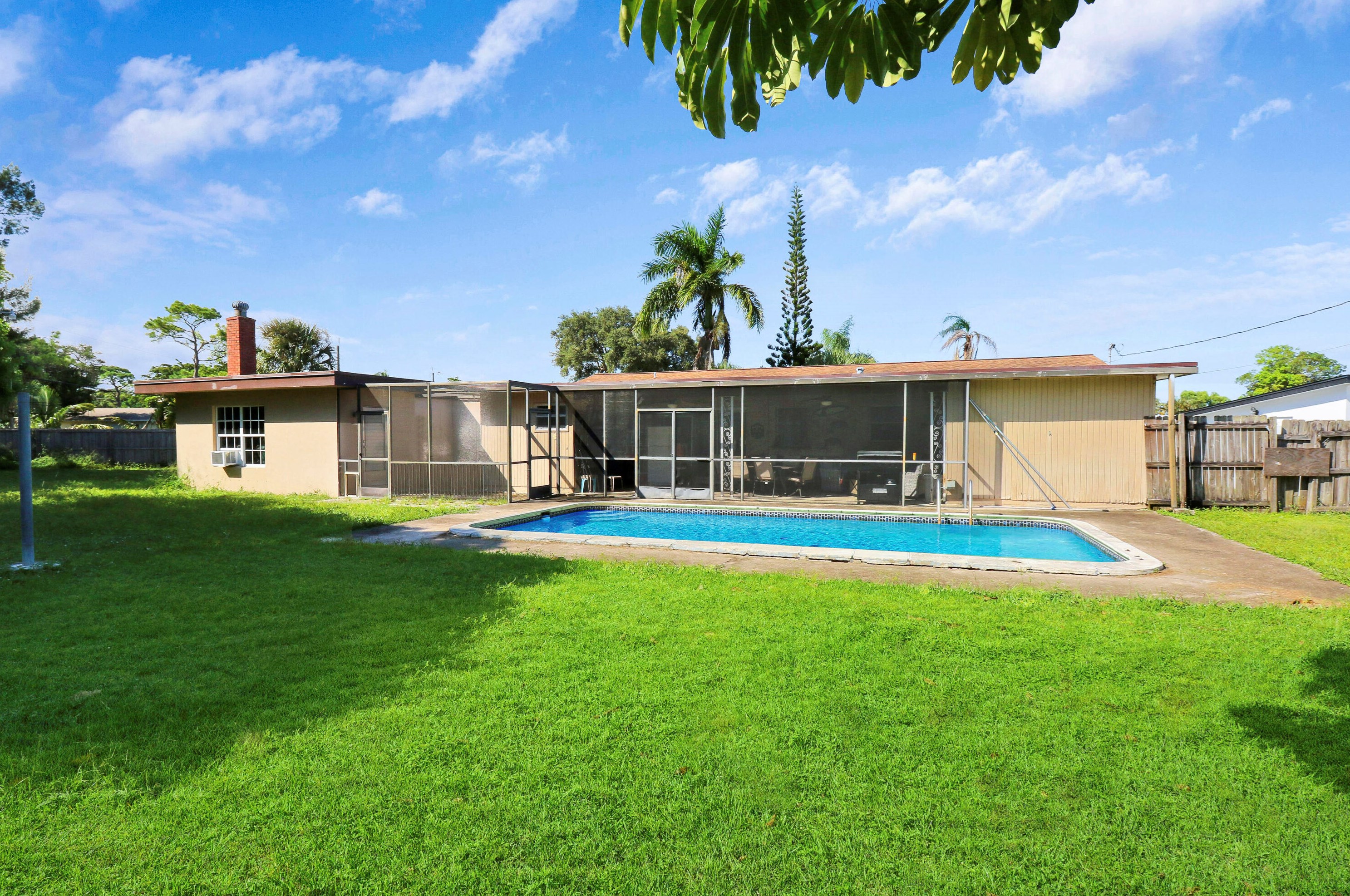 325 Masters Rd, Lake Worth, FL 33461-2409