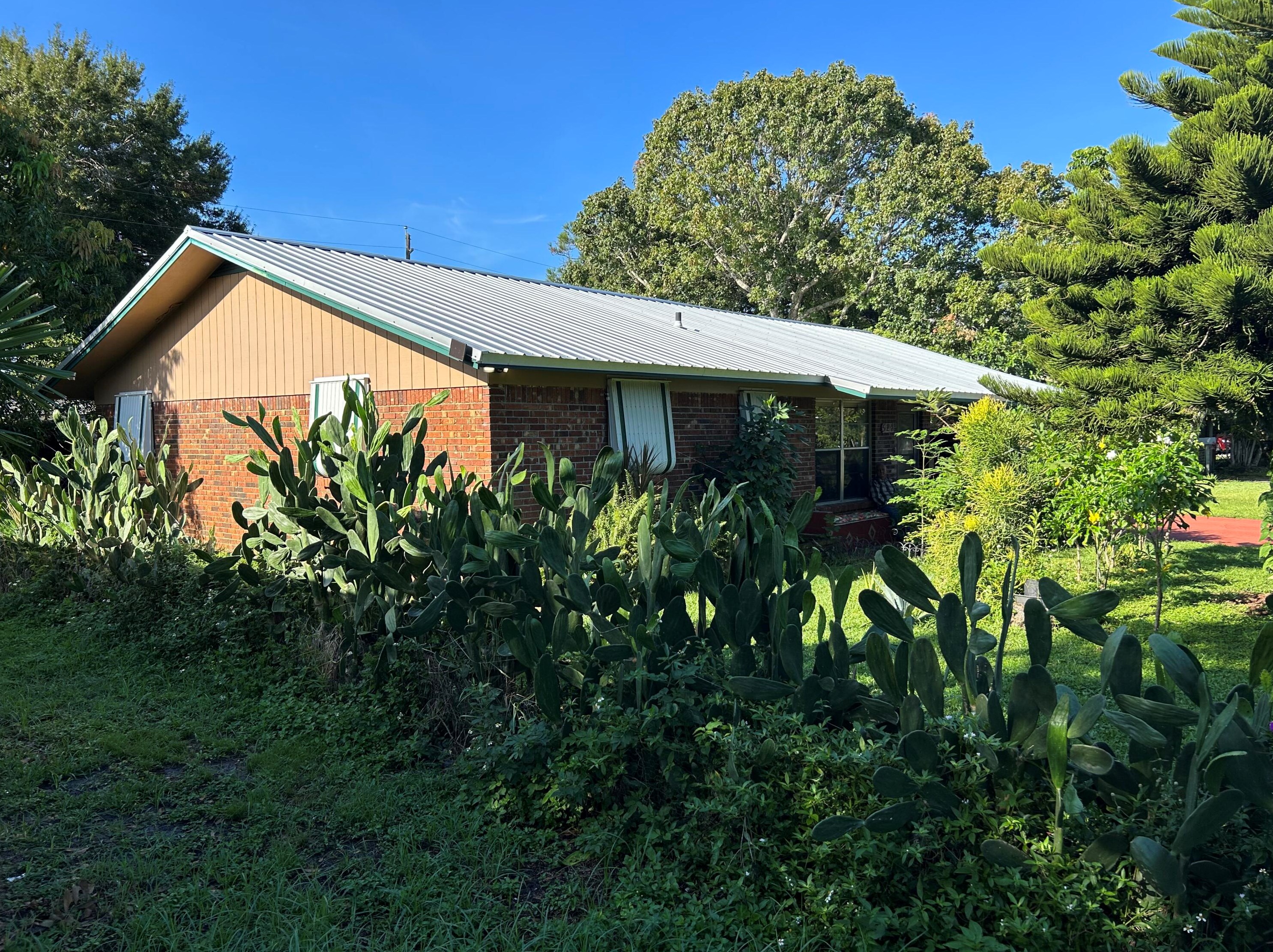 528 El Paso Ave, Clewiston, FL 33440-4305