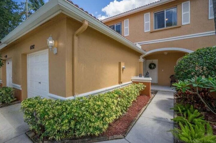 6092 Eaton St, West Palm Beach, FL 33411