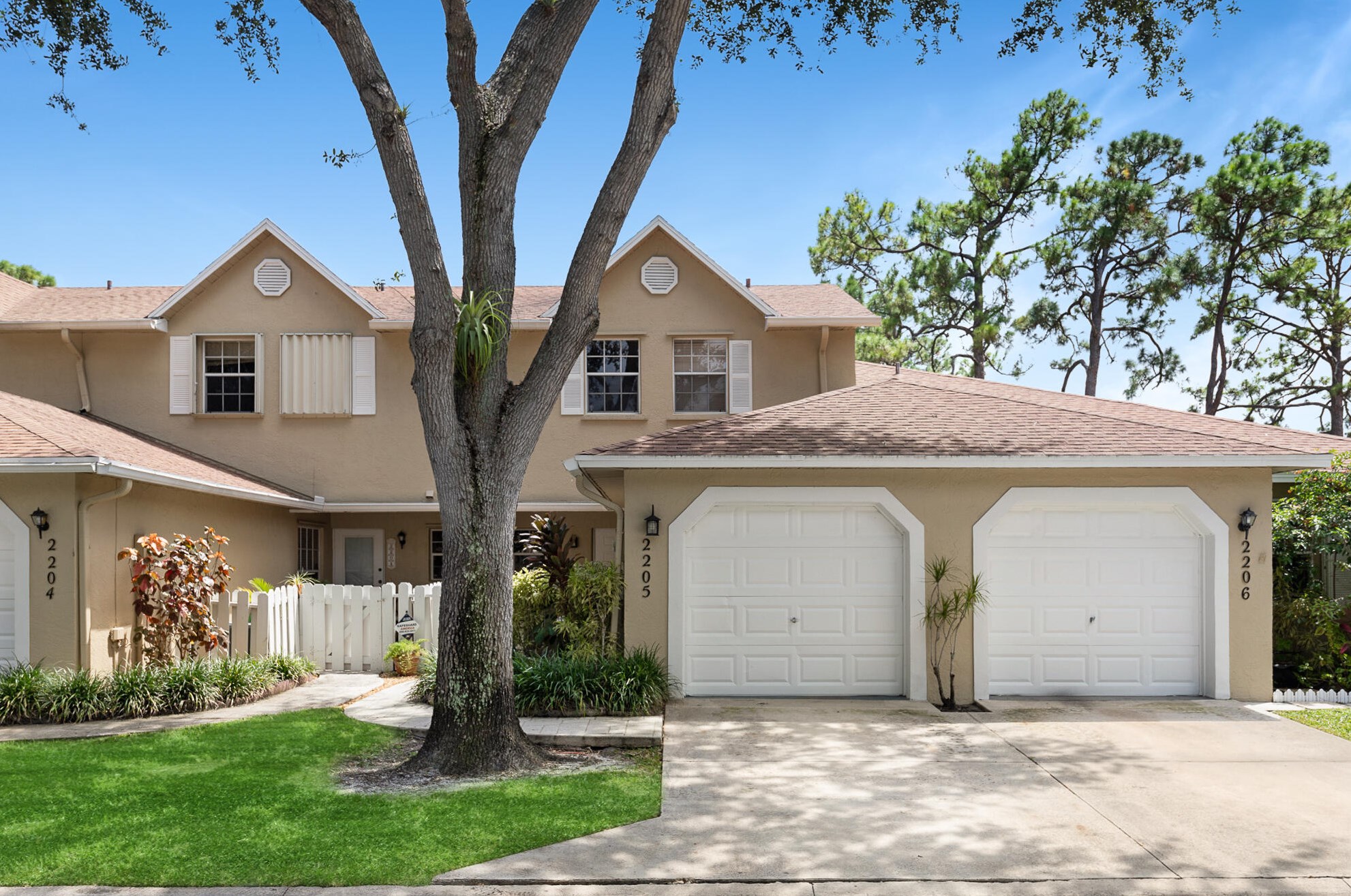 2205 Maplewood Dr, West Palm Beach, FL 33415-1483