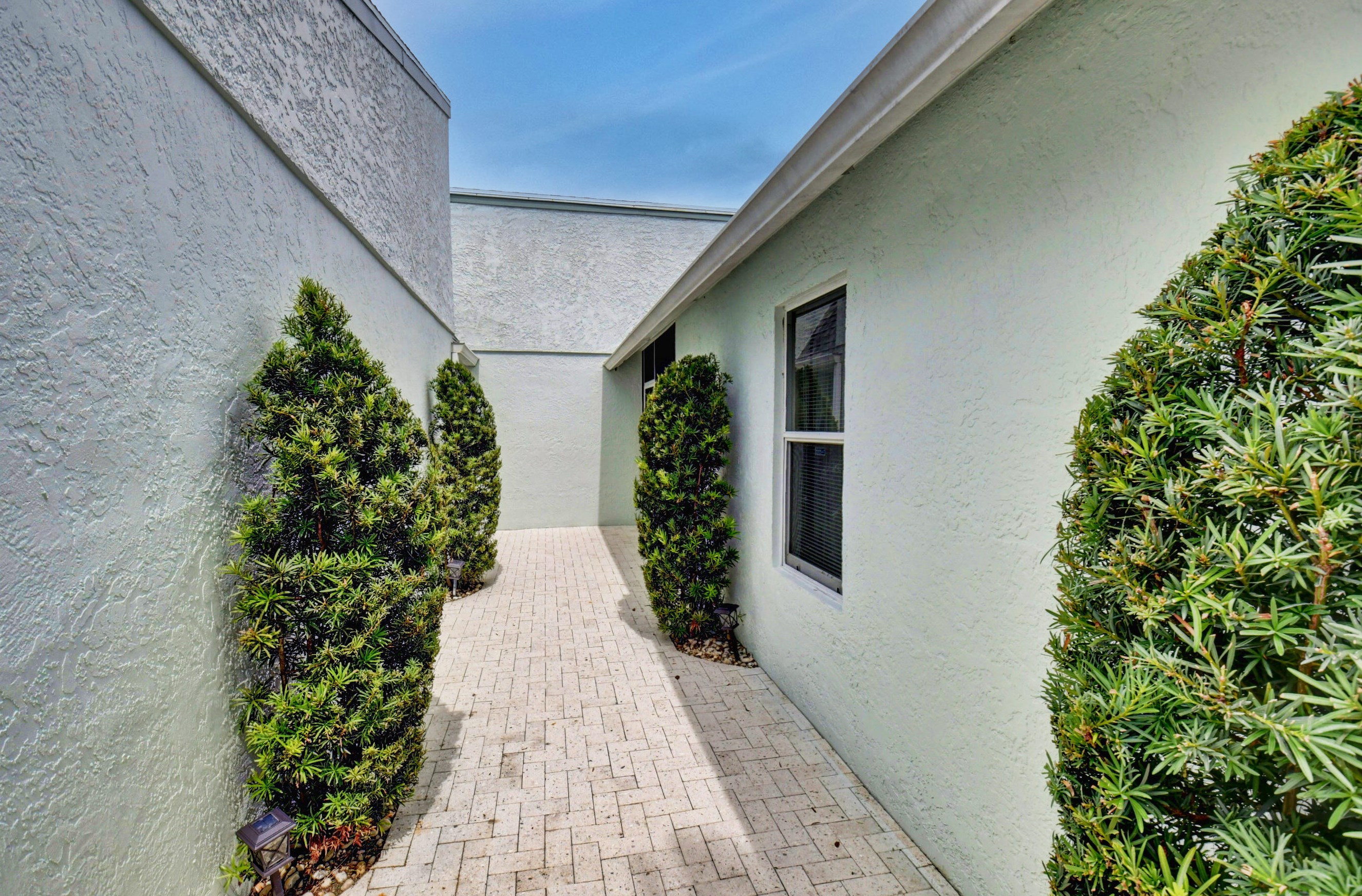 5449 Rose Marie Ave, Boynton Beach, FL 33472-1009