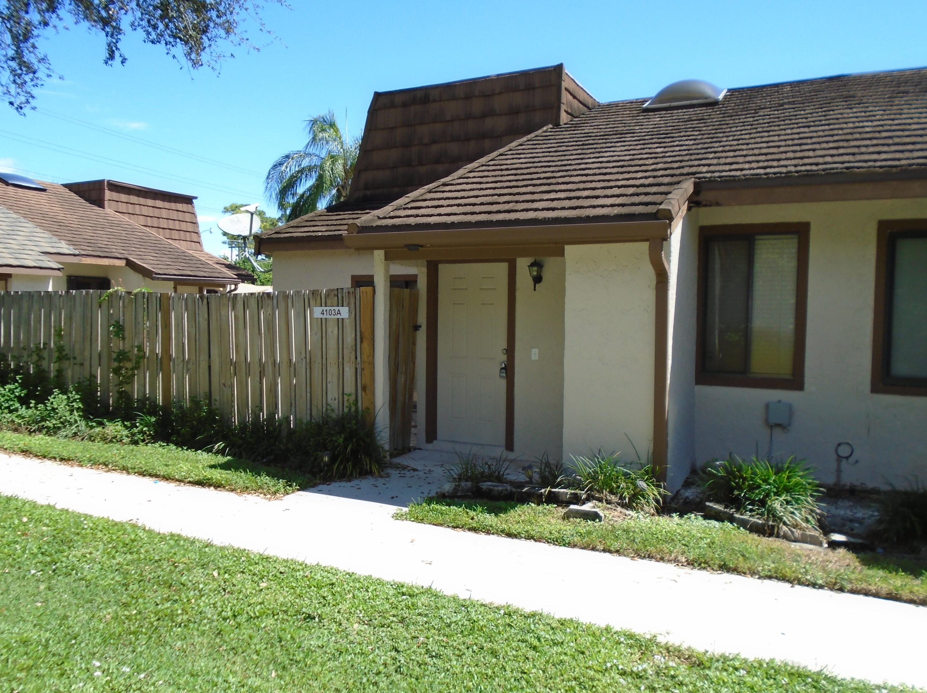 4103 Palm Bay Cir, West Palm Beach, FL 33406-4093