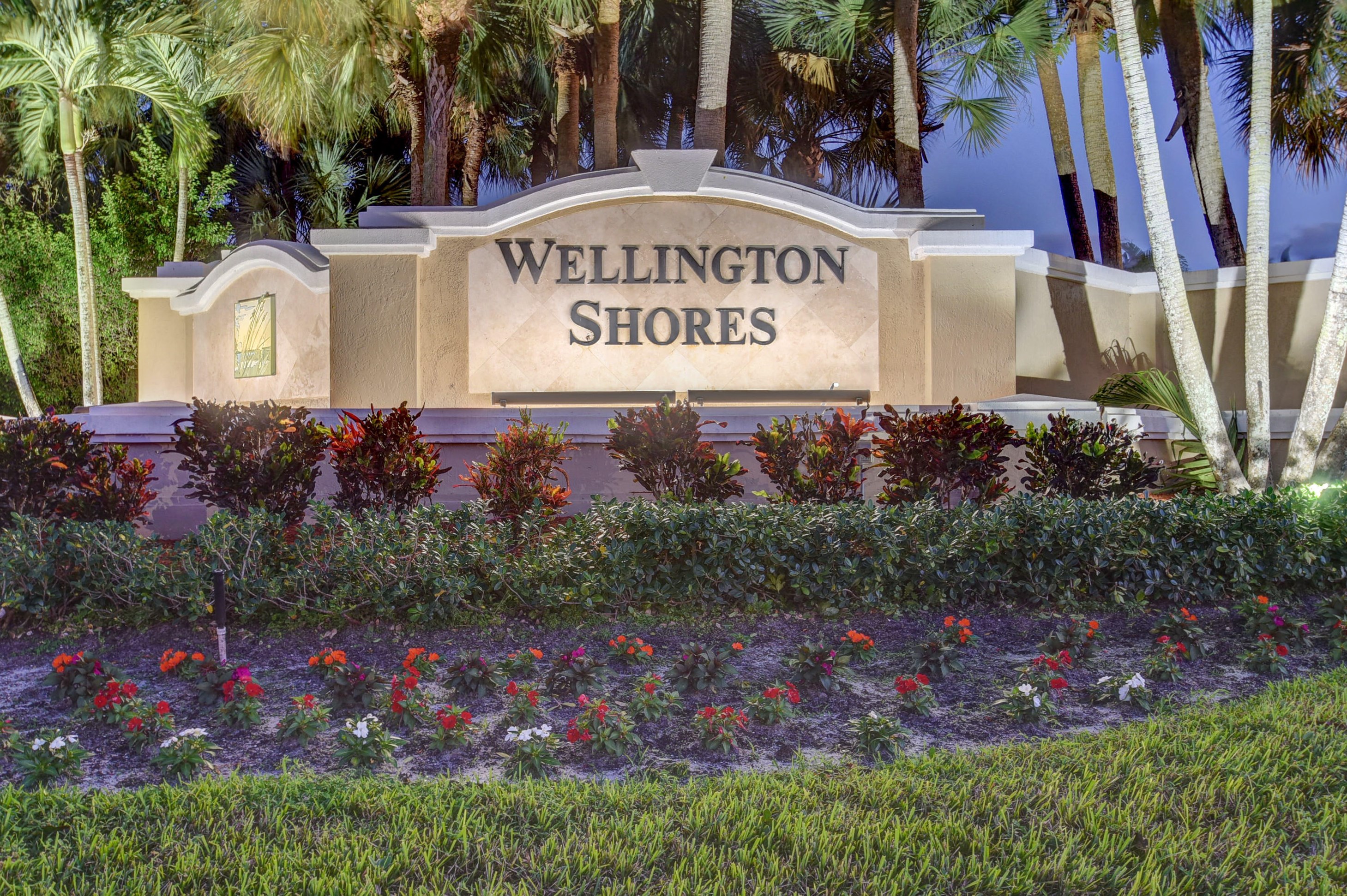 4372 Silver Glen Dr, Lake Worth FL 33449-8327 exterior