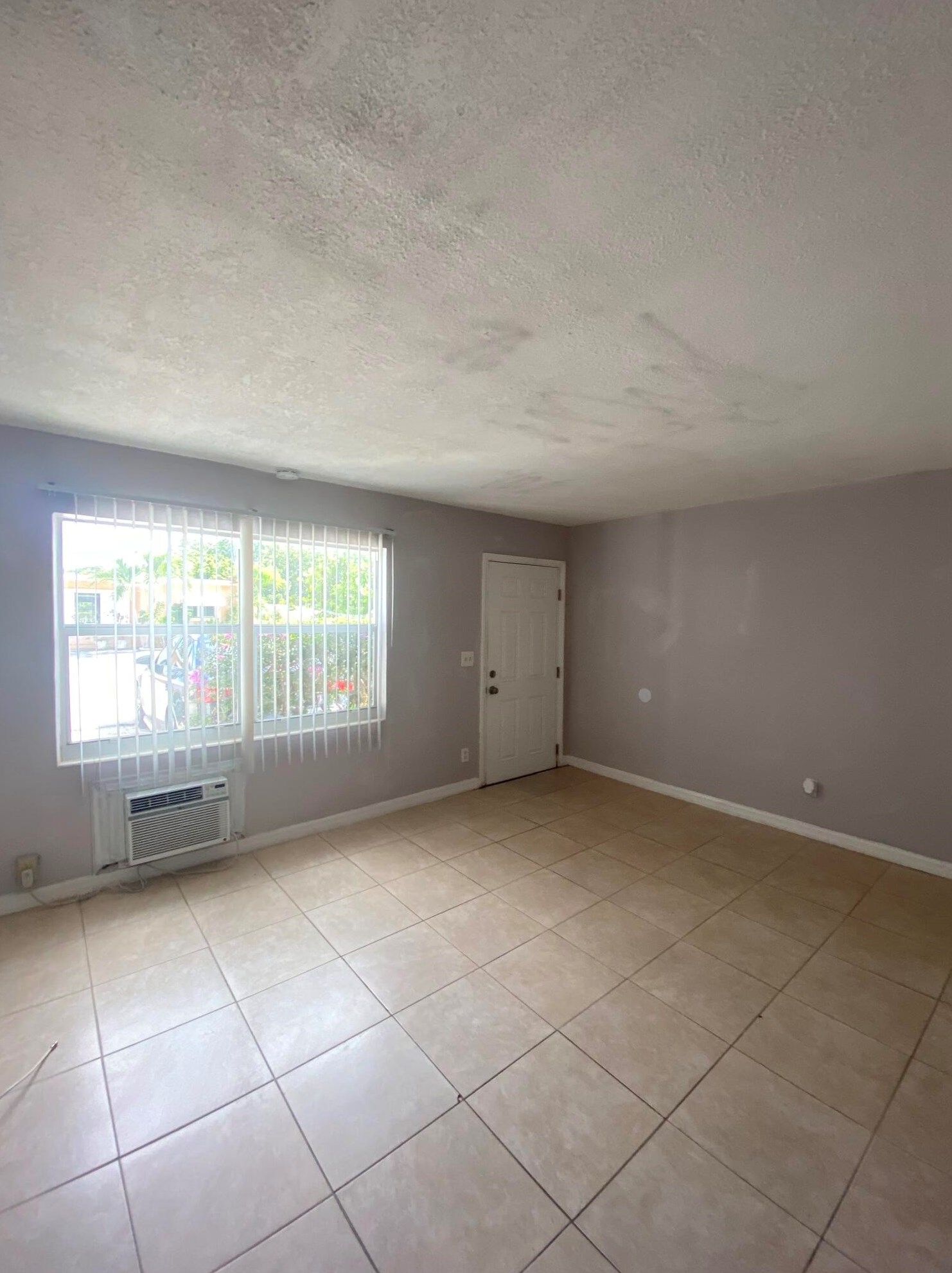 1820 Redbank Rd #2, West Palm Beach, FL 33408