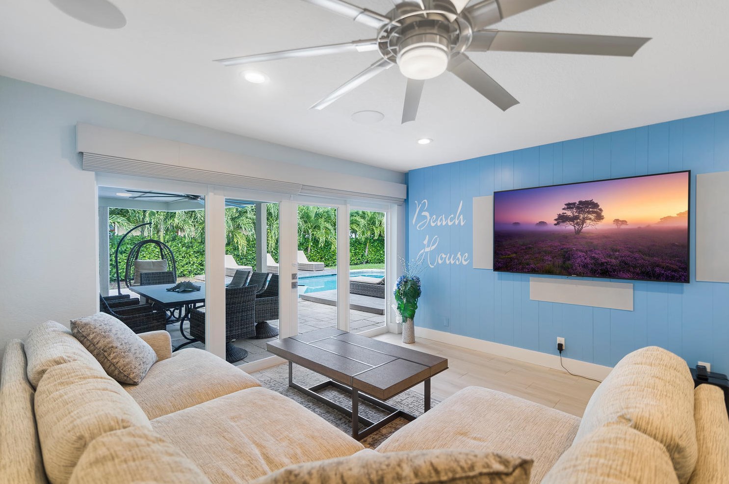 22 Hbr Dr, Lake Worth FL  33460-6329 exterior