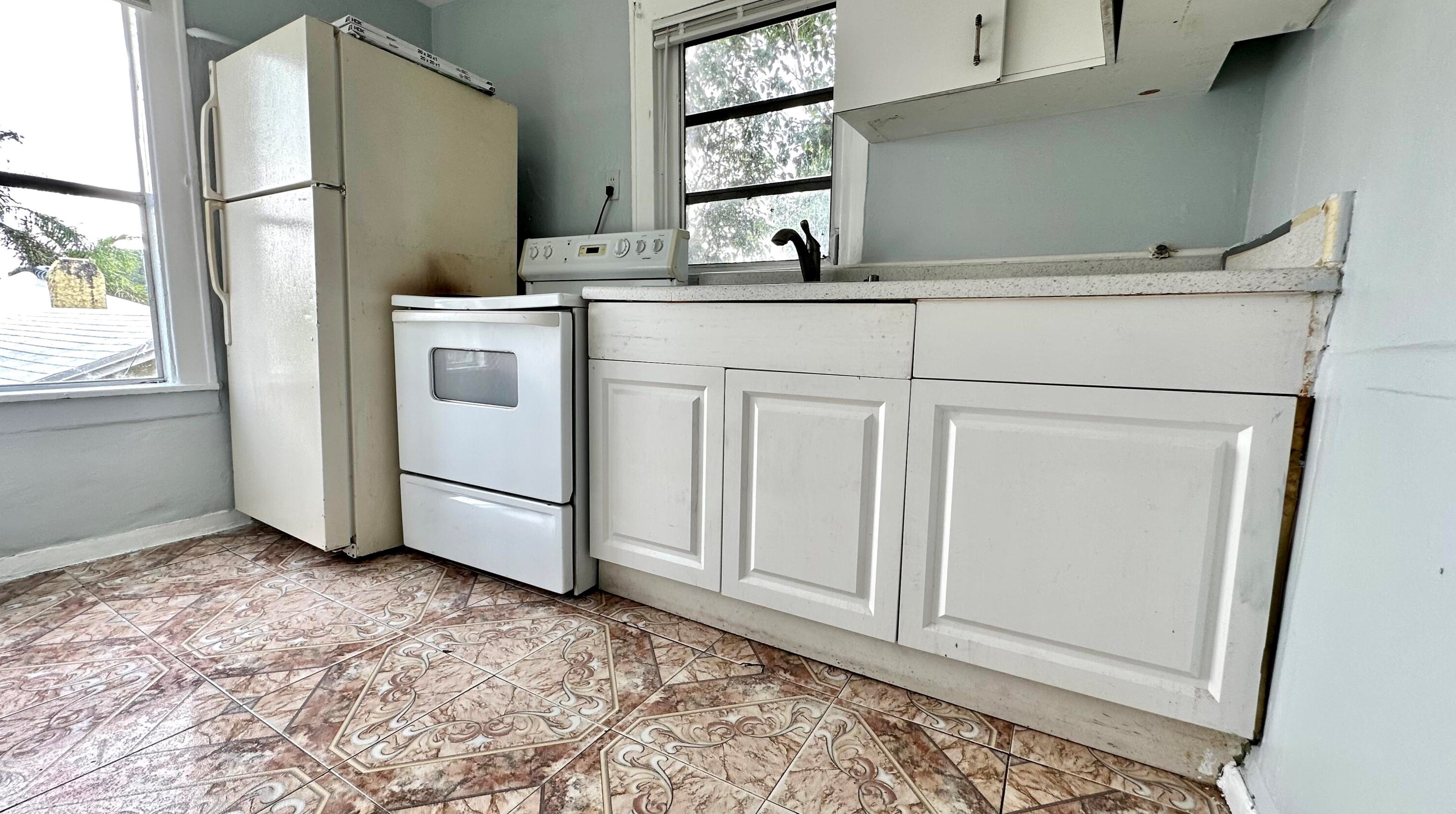 1000 W Lakewood Rd #2, West Palm Beach, FL 33405