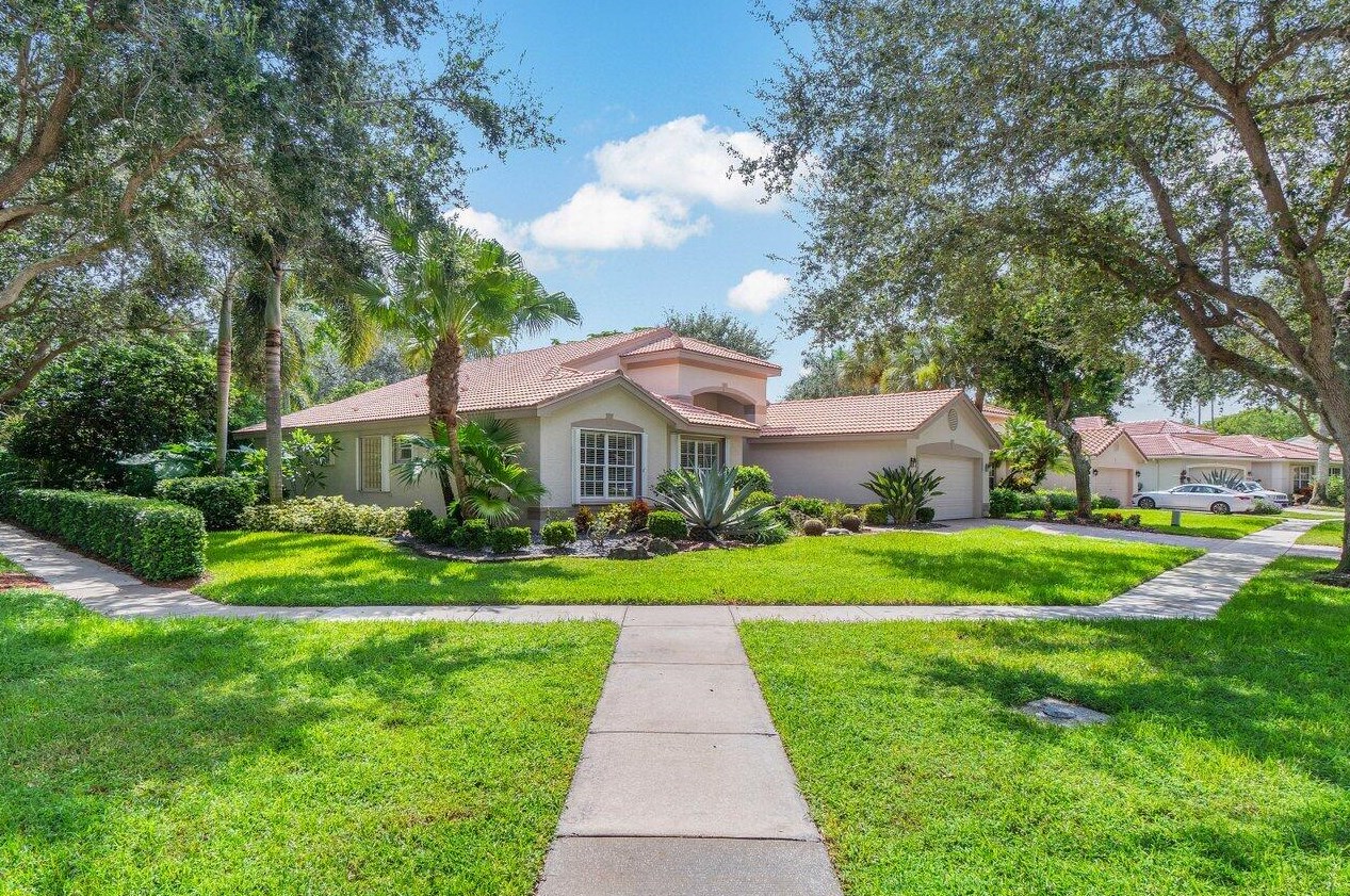 6890 Fiji Cir, Boynton Beach, FL 33437-7022