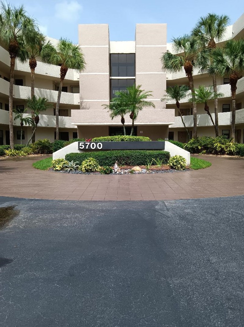 5700 Camino Del Sol, Boca Raton, FL 33433-5809