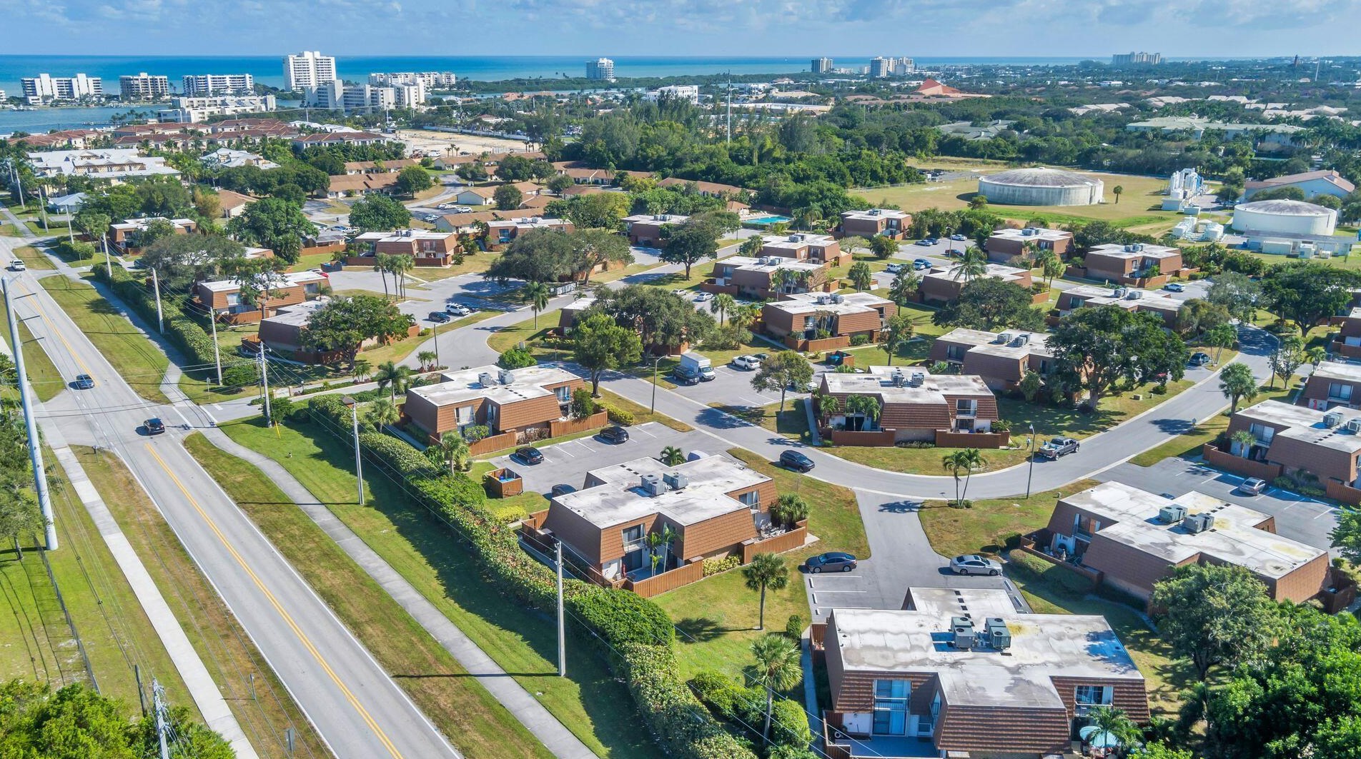 3900 County Line Rd, Jupiter FL  33469-2262 exterior