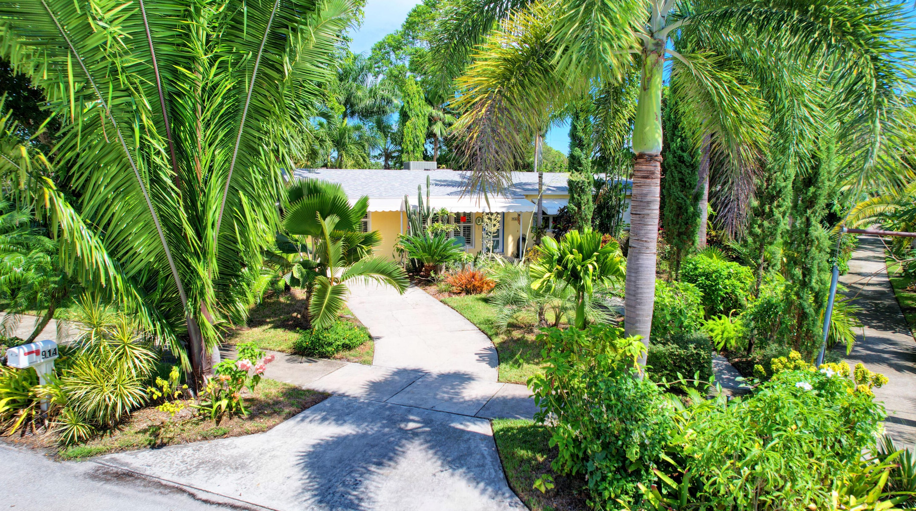 914 Snowden Dr, Lake Worth, FL 33461