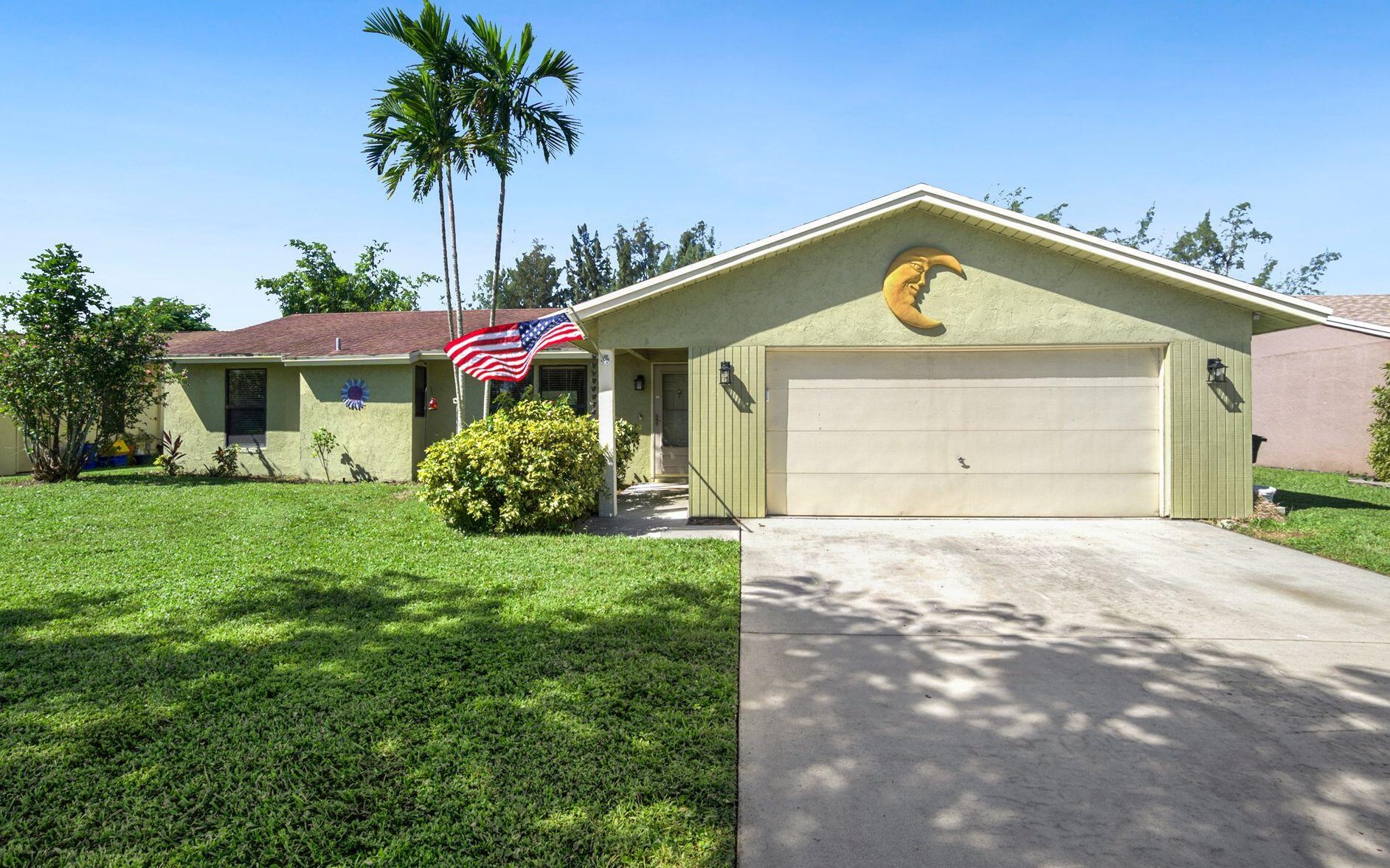 8363 Mildred Dr, Boynton Beach, FL 33472-1031