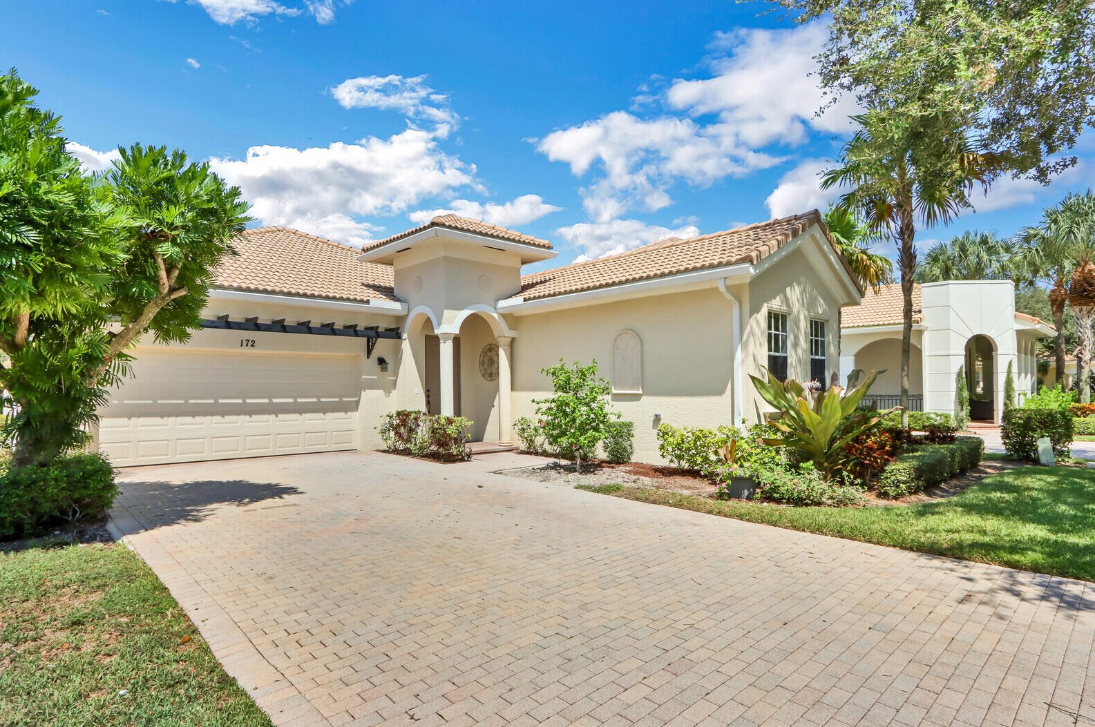 172 Via Catalunha, Jupiter, FL 33458