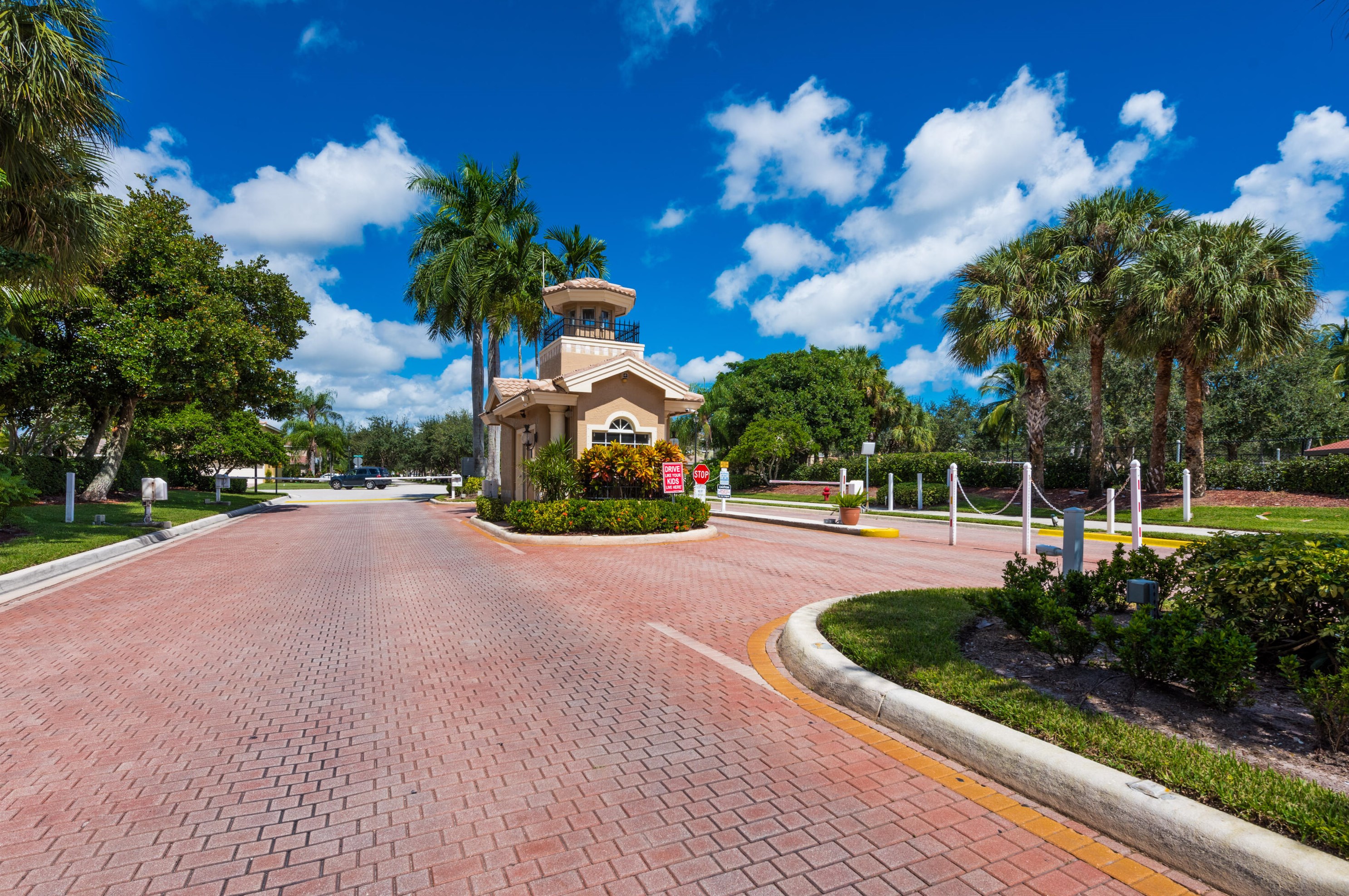 5061 Starblaze Dr, Lake Worth, FL 33463-5935