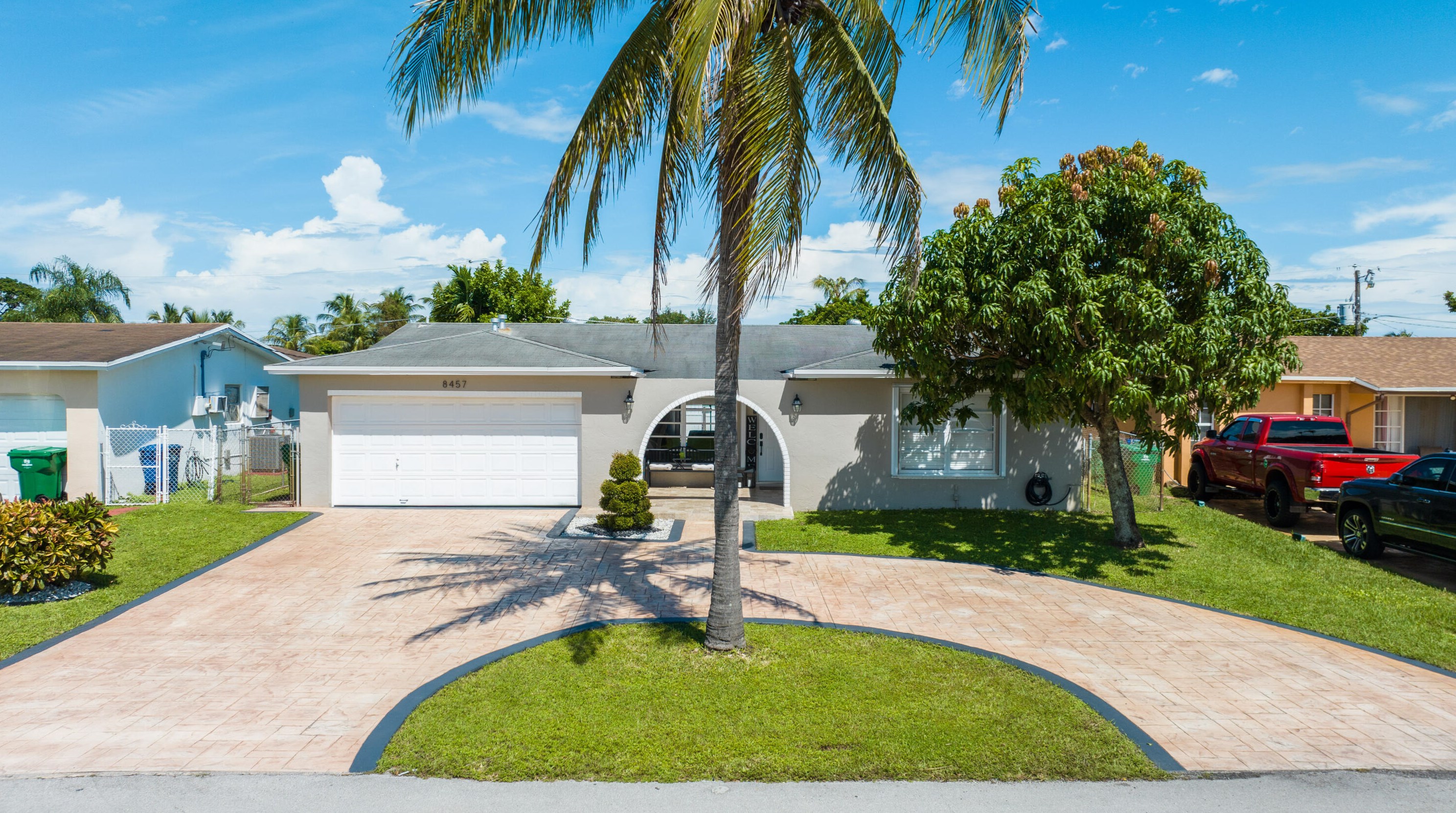 8457 Sheraton Dr, Hollywood, FL 33025-2824