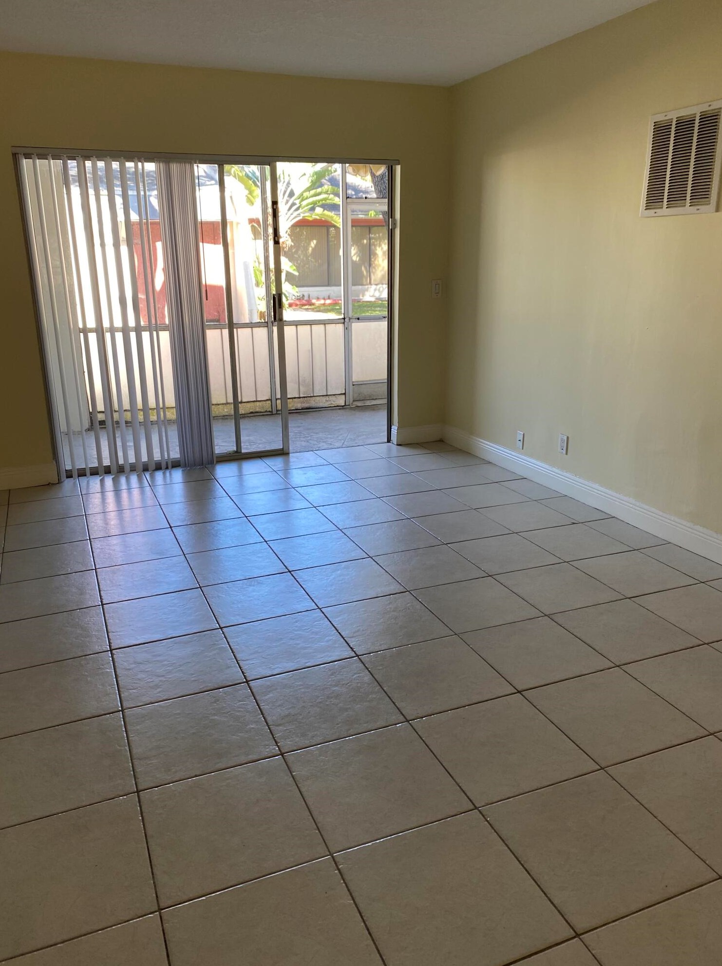 644 Nw 13th St Apt 16, Boca Raton, FL 33486