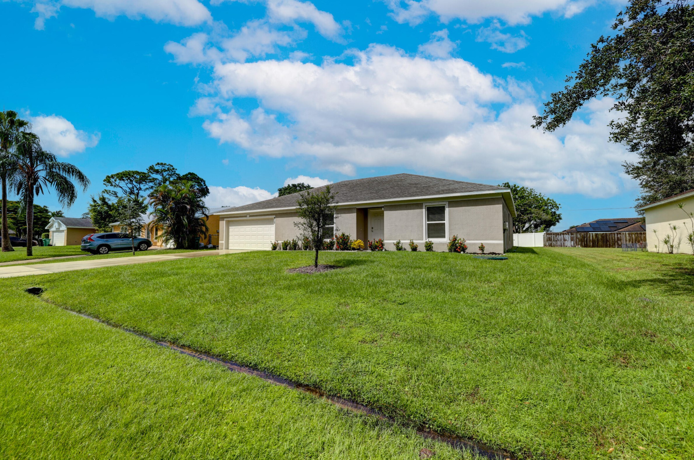 917 Se Caravan Ave, Fort Pierce, FL 34983