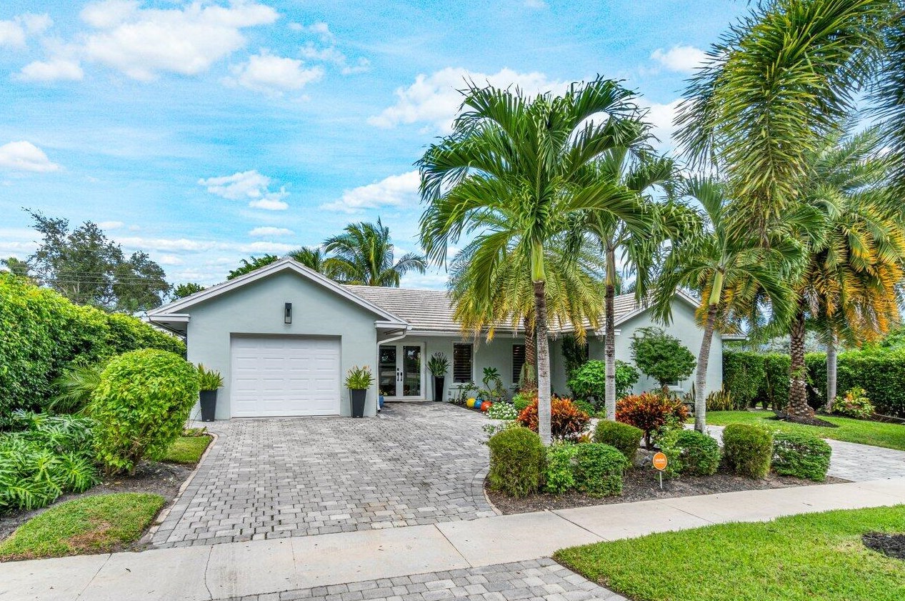 601 Holly Ln, Boca Raton, FL 33486-5623