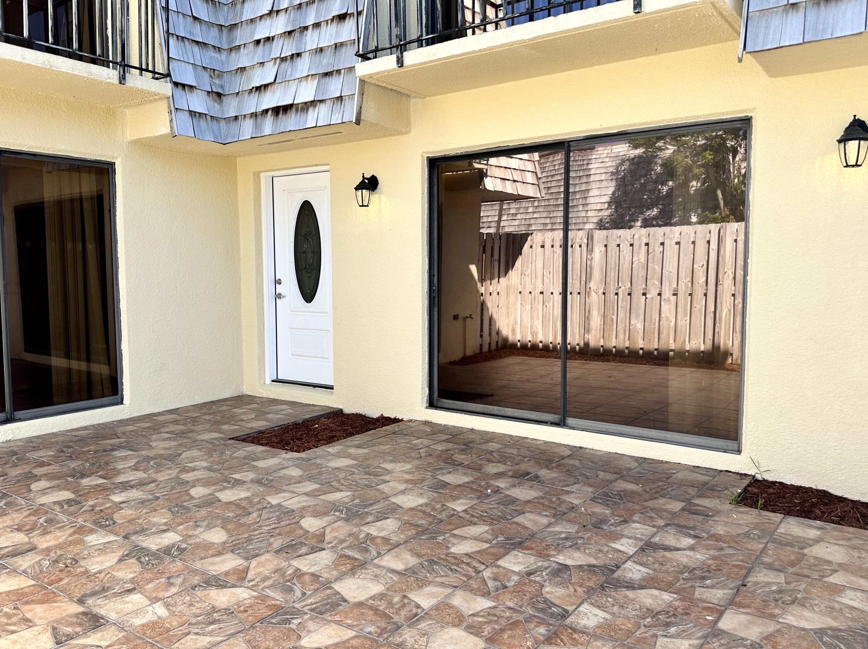 77 Lake Arbor Dr, Lake Worth, FL 33461