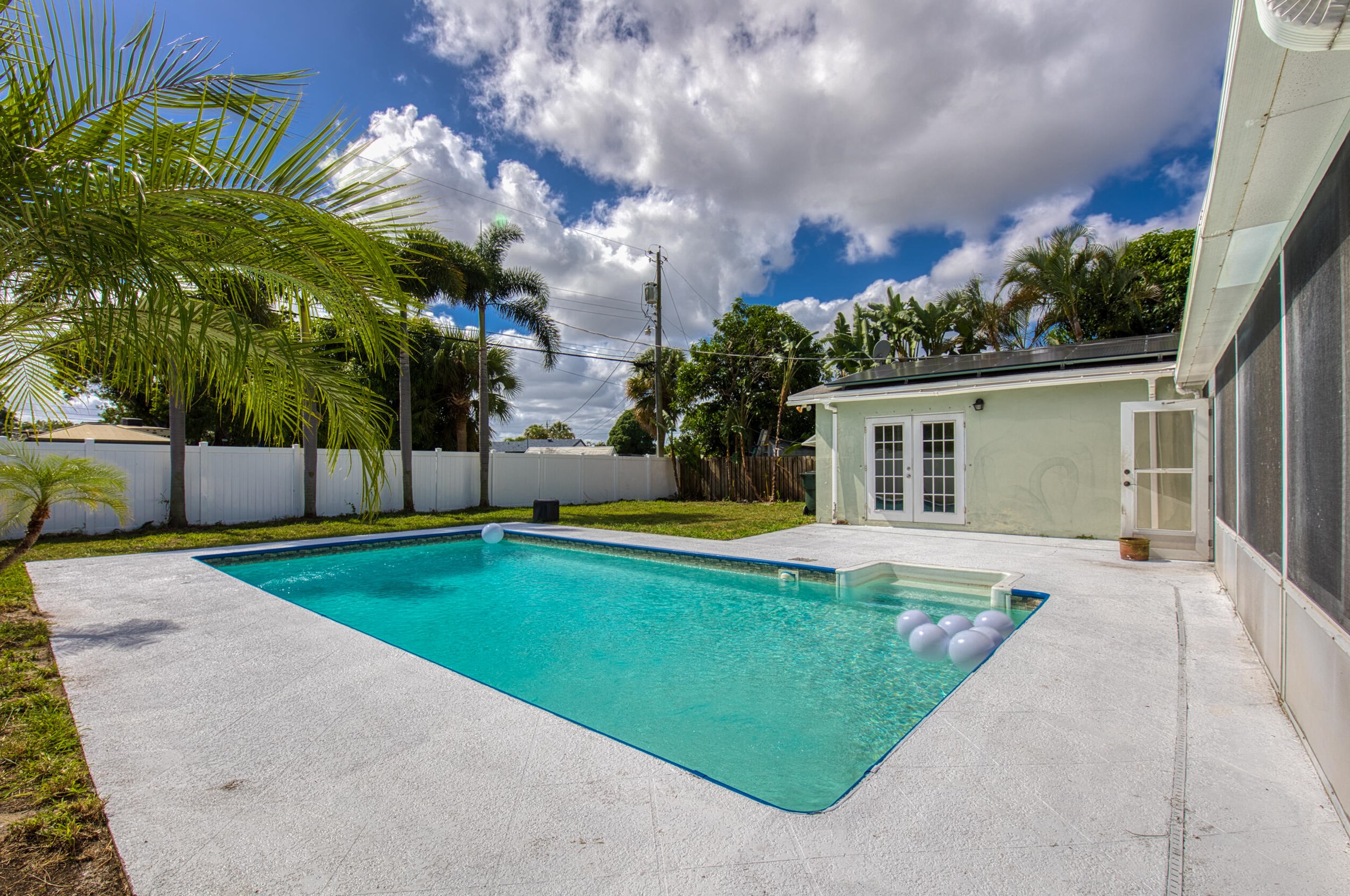 1931 Moor Dr, Lake Worth FL  33461-5722 exterior