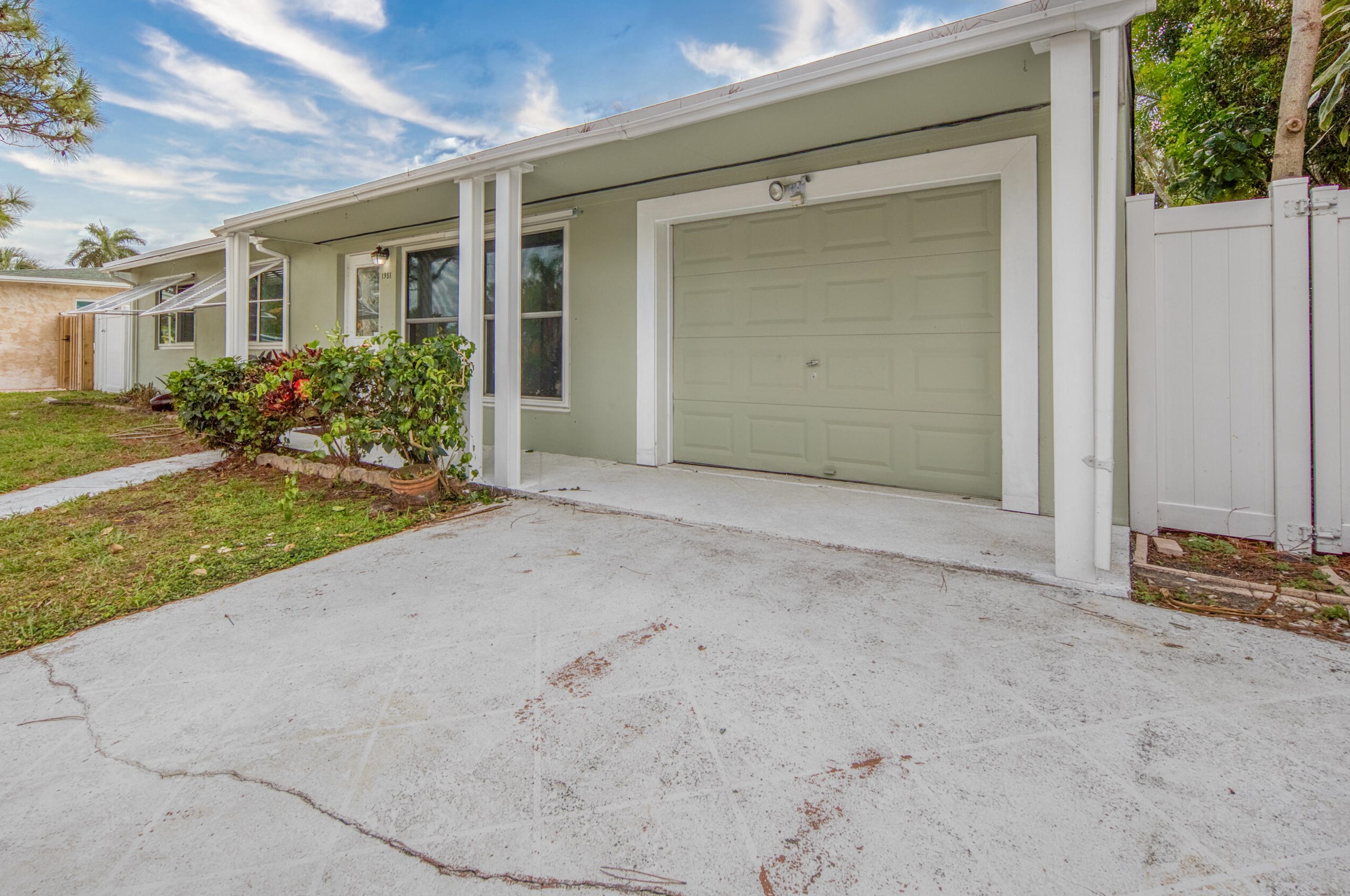 1931 Moor Dr, Lake Worth FL  33461-5722 exterior