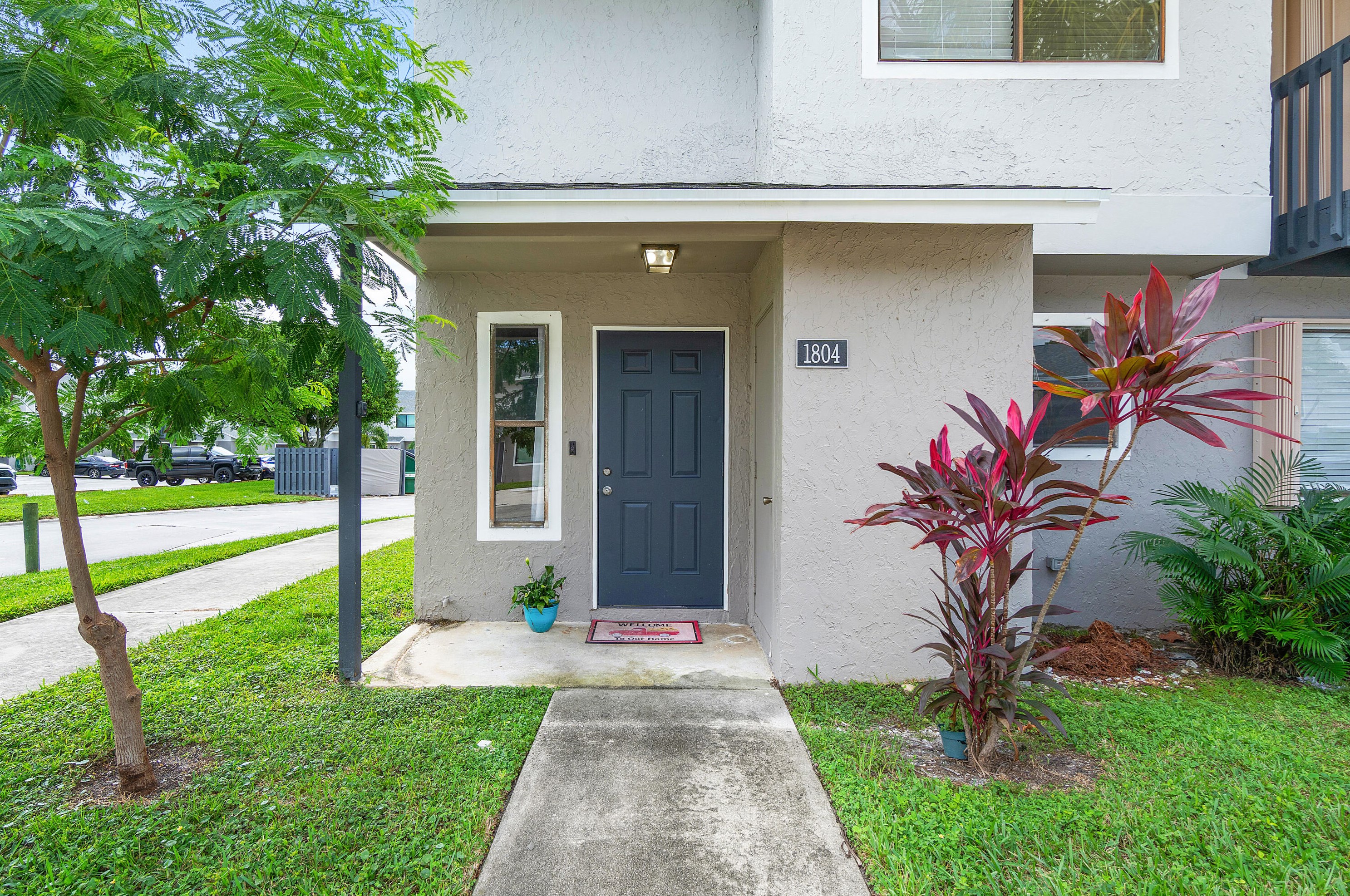 1804 Wharf Ln, Lake Worth, FL 33463-2360