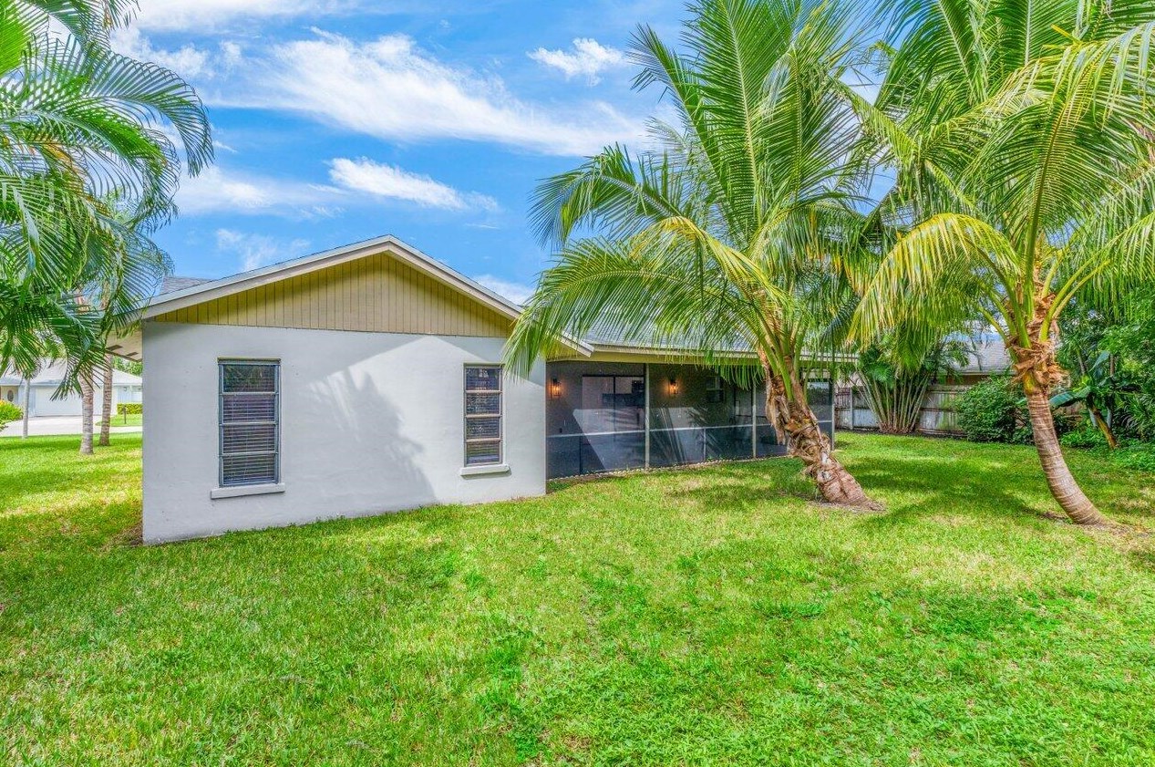 2520 4th St, Boynton Beach FL  33426-8749 exterior