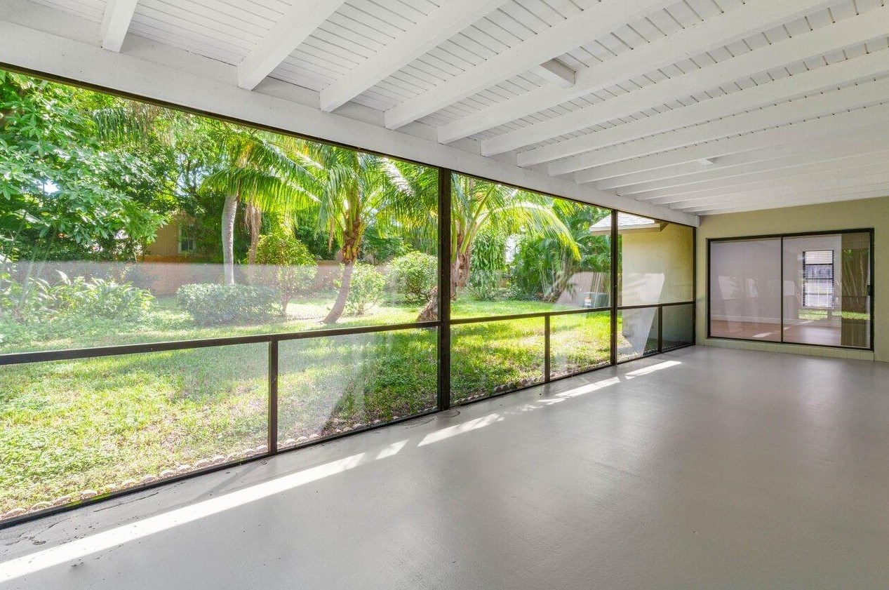 2520 4th St, Boynton Beach FL  33426-8749 exterior