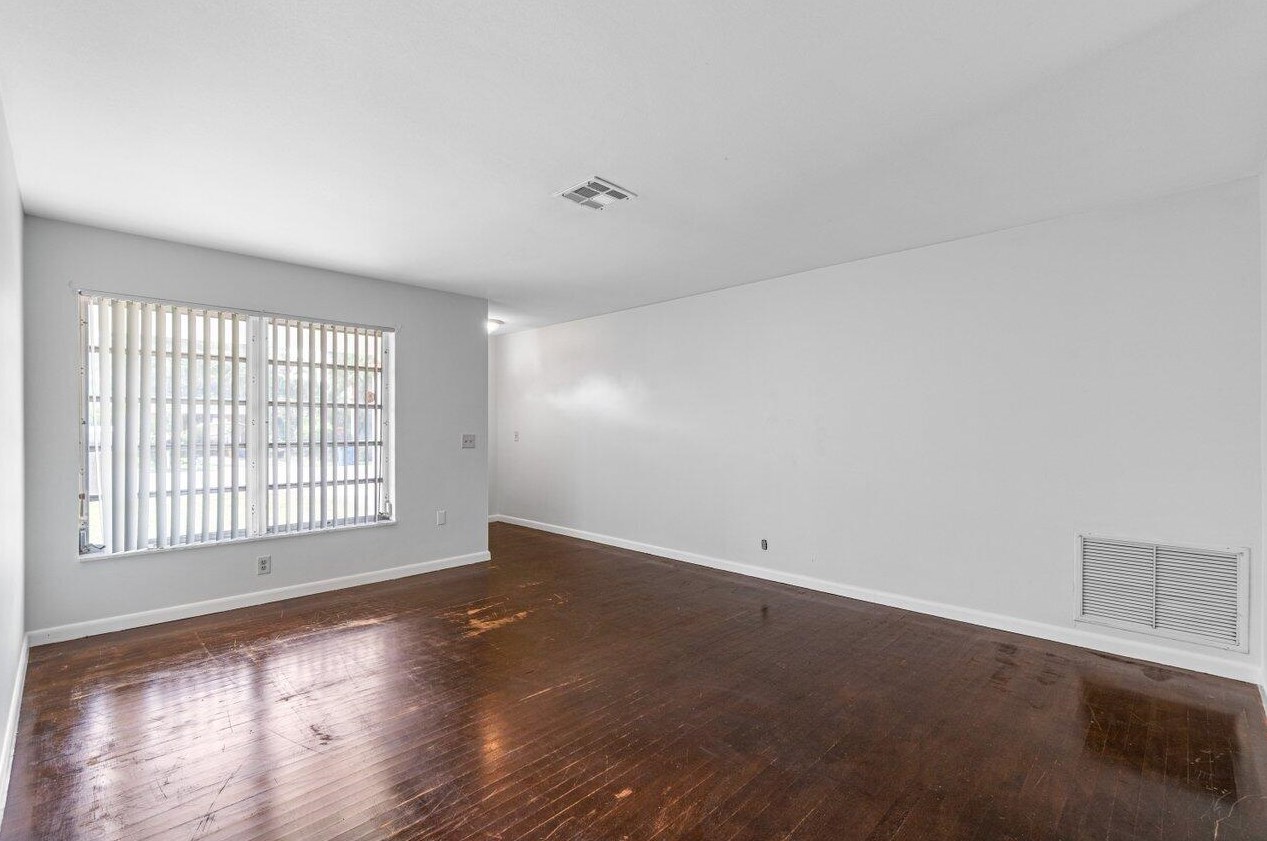 619 W Bloxham St, Lake Worth, FL 33462