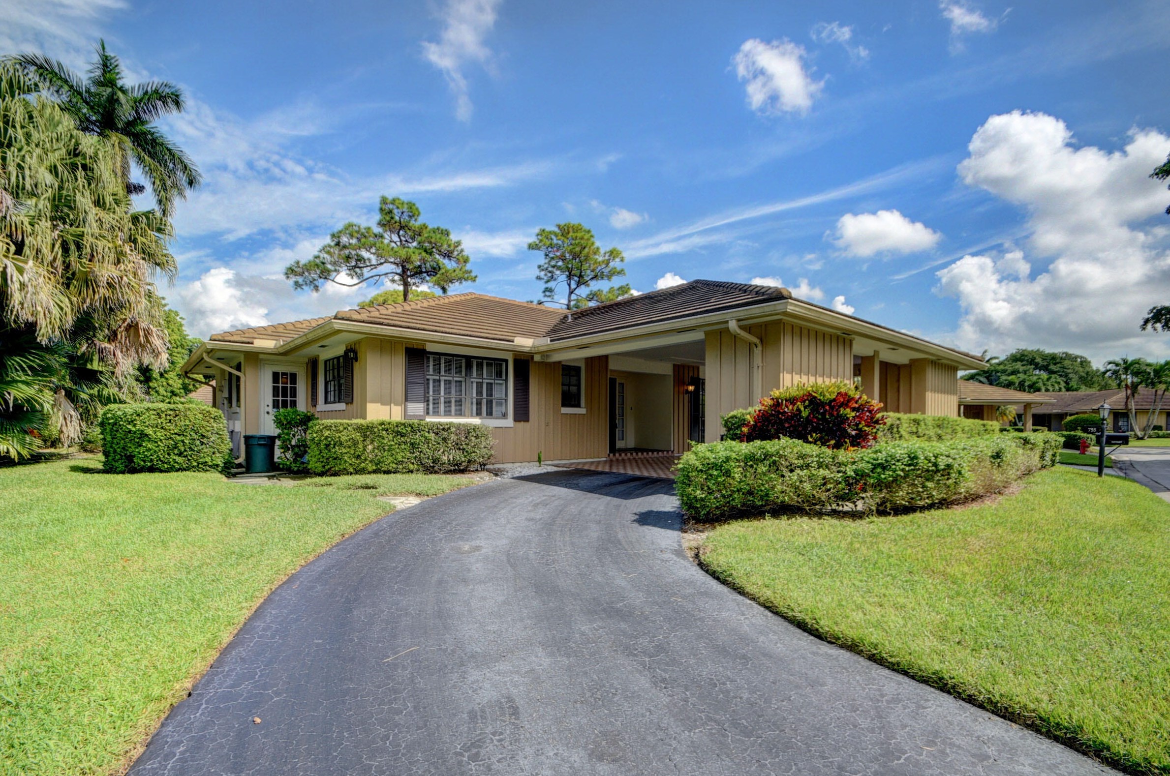 755 Muirfield Cir, Lake Worth, FL 33462-1230