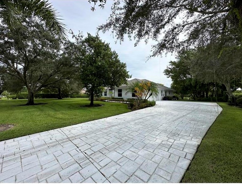5704 Lago Del Sol Dr, Lake Worth, FL 33449