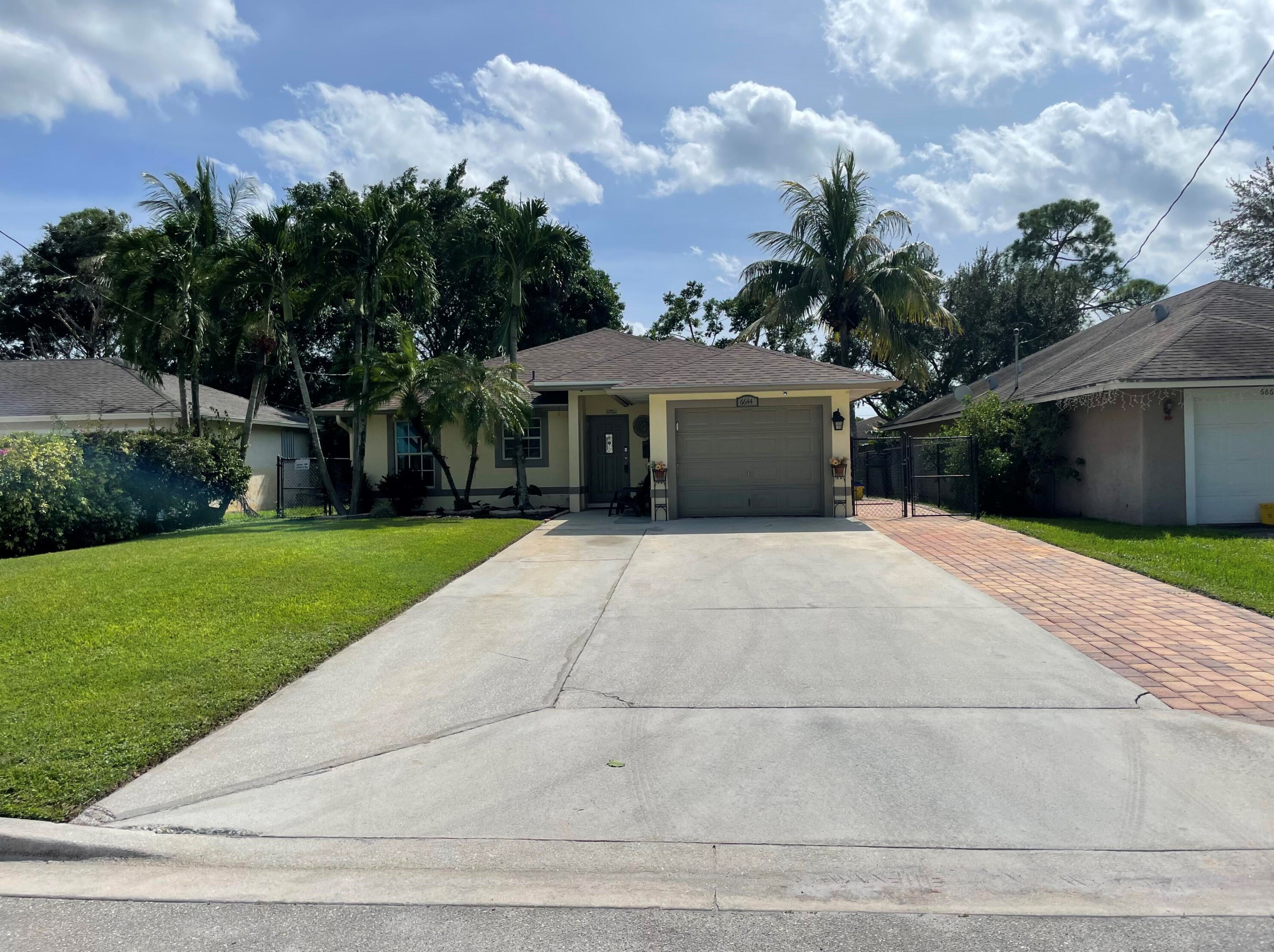6644 4th St, Jupiter, FL 33458-3815