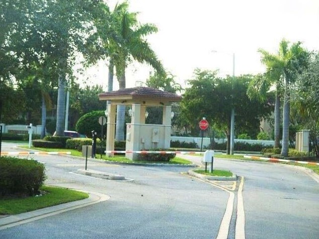2600 6th Ct, Boynton Beach, FL 33426-8782