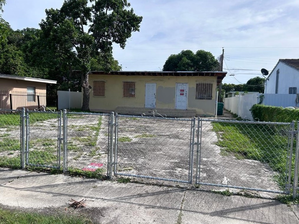1078 41st St, Miami, FL 33127-2747