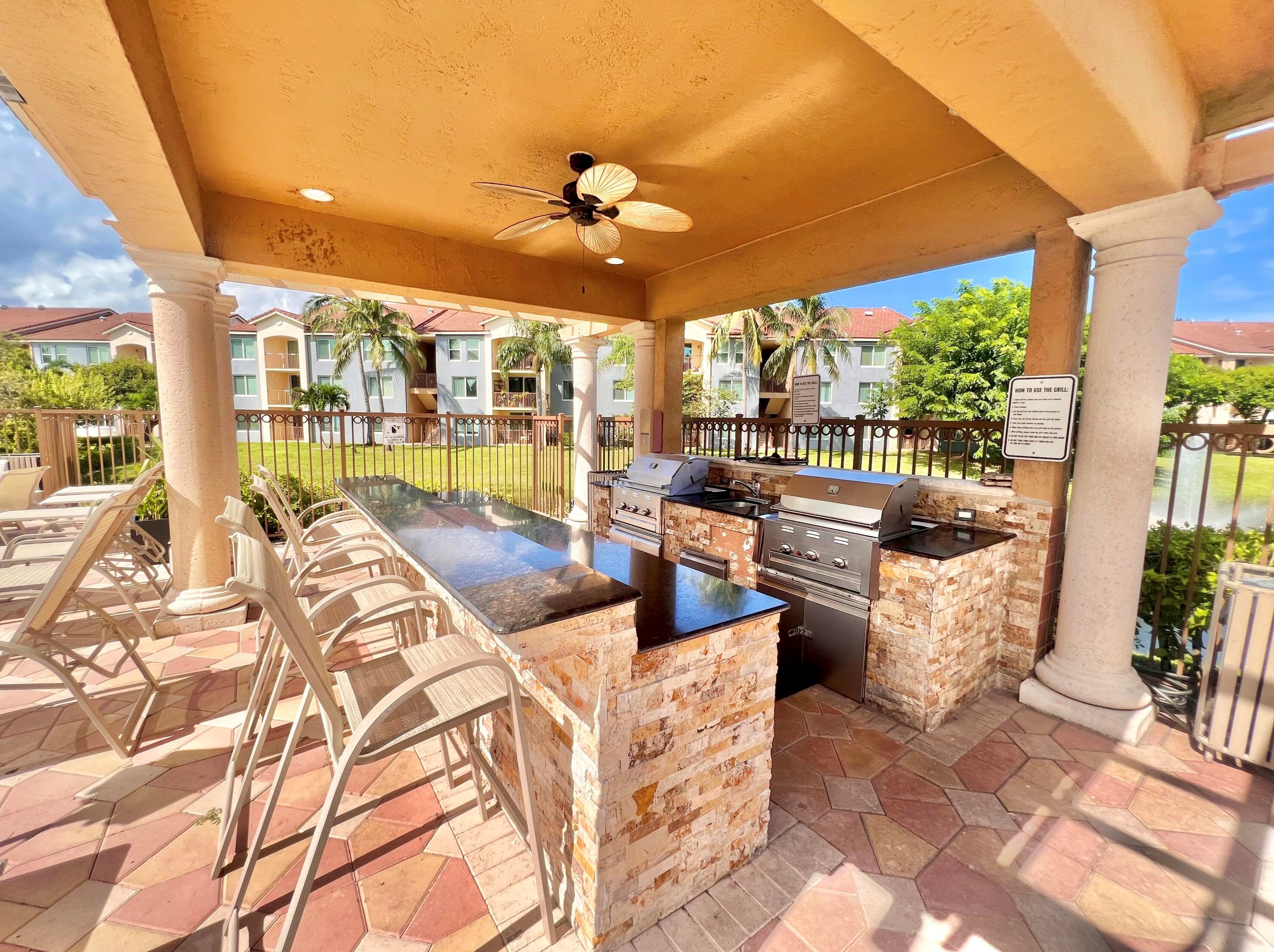 419 Villa Cir, Boynton Beach FL  33435-8911 exterior