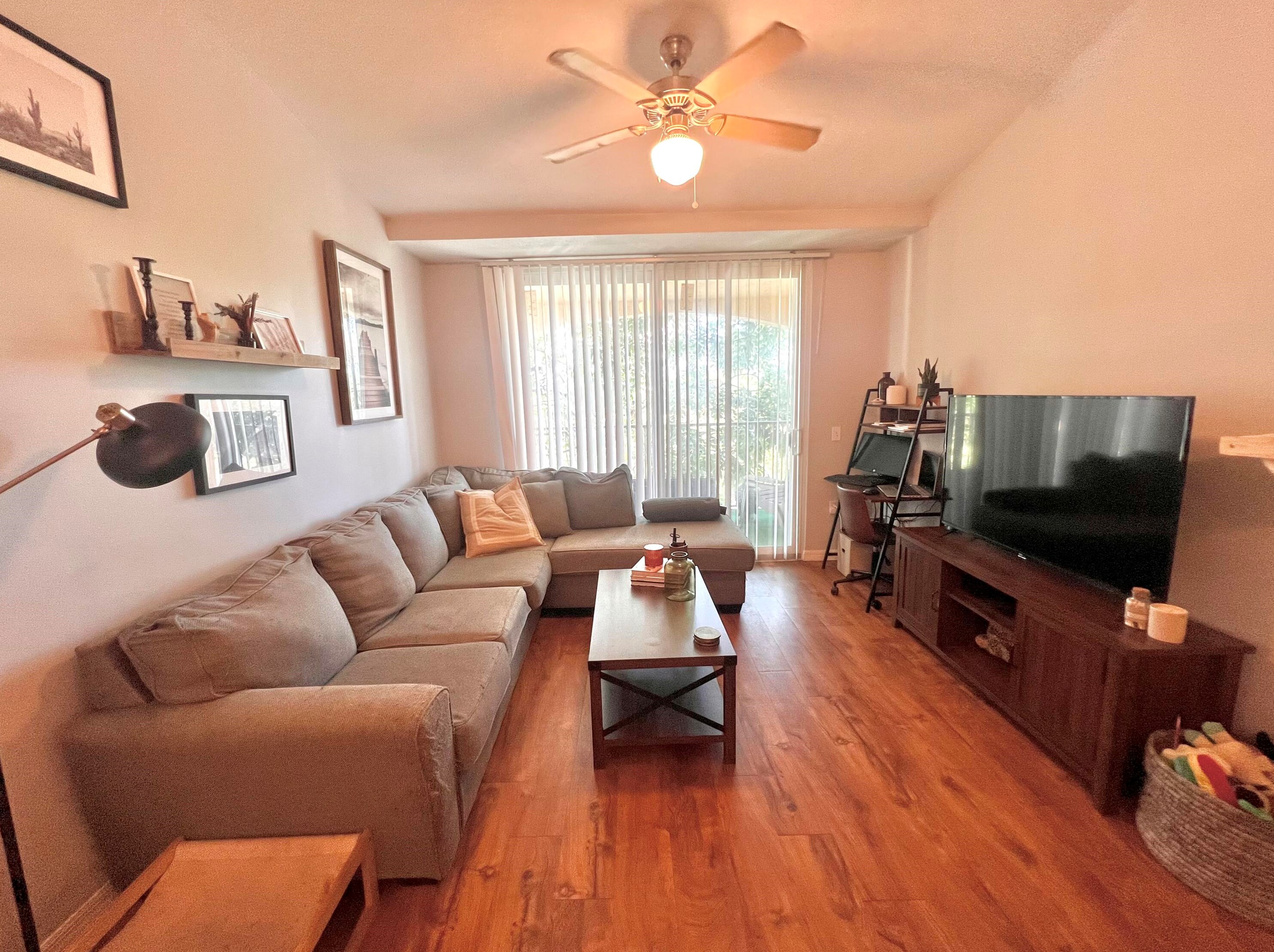 419 Villa Cir, Boynton Beach FL  33435-8911 exterior