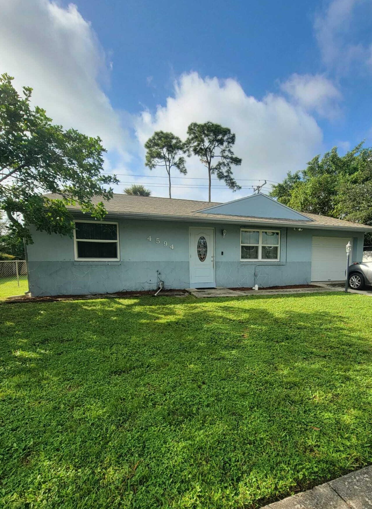 4594 Centurian Cir, Lake Worth, FL 33463-4685