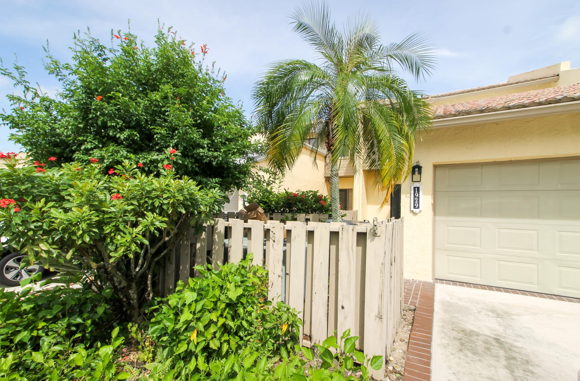 1929 Canterbury Cir, West Palm Beach, FL 33414