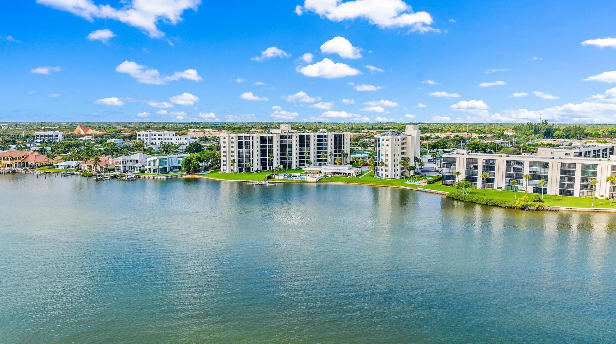 19800 Sandpointe Bay Dr, Jupiter FL  33469-2359 exterior