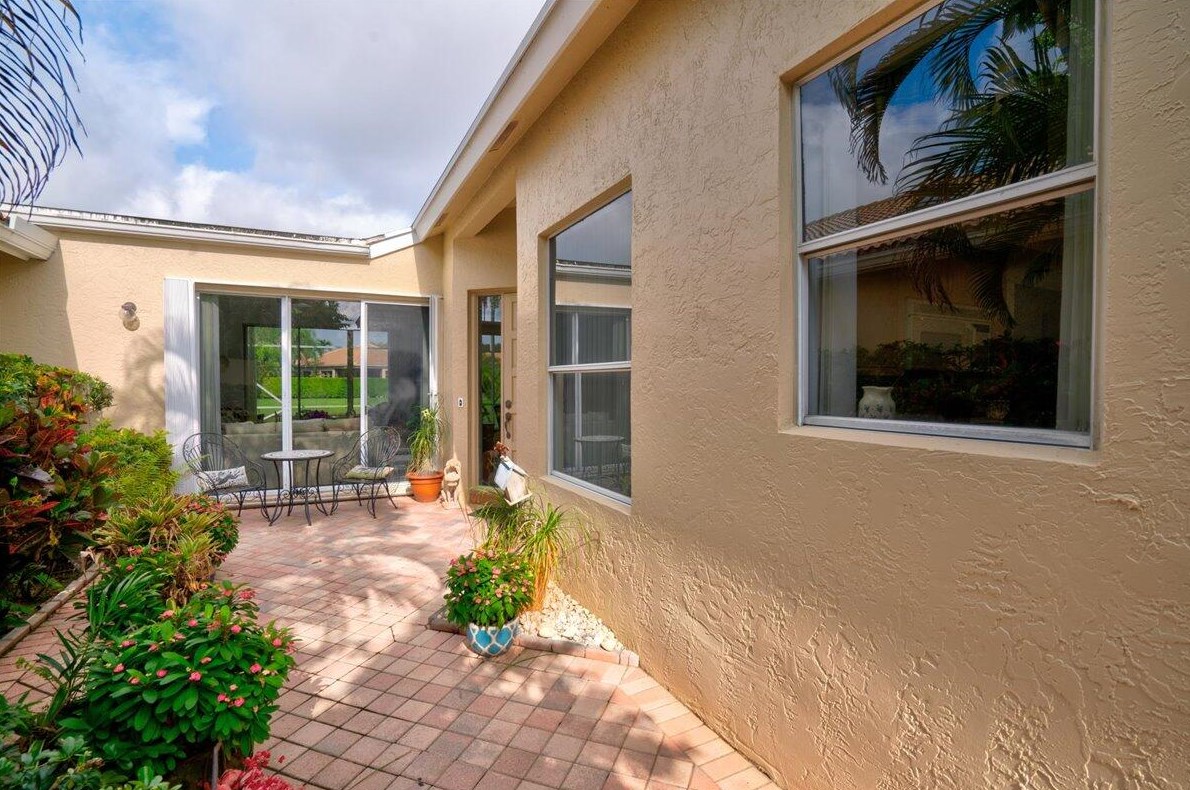 4590 Carlton Golf Dr, Lake Worth, FL 33449-8128