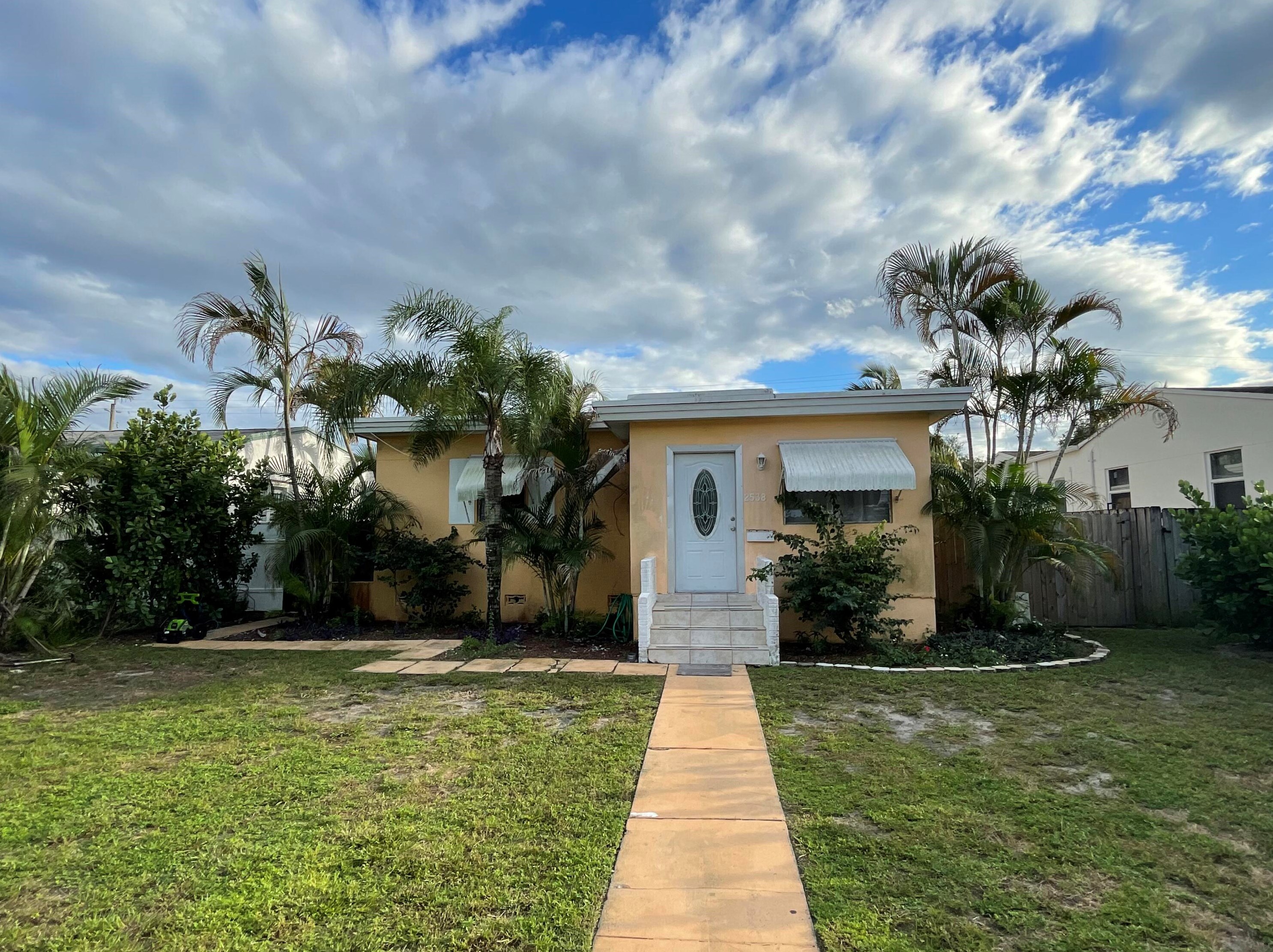 2538 Wilson St, Hollywood, FL 33020-2657