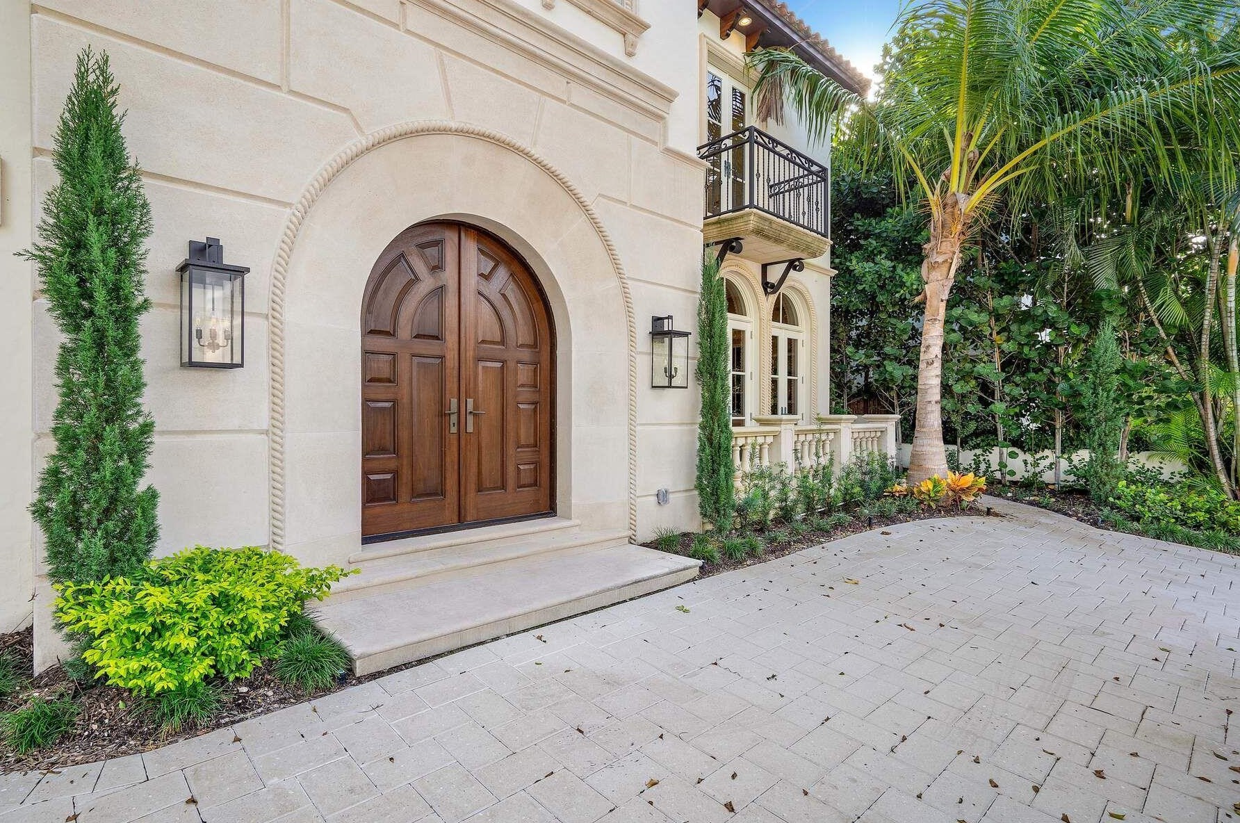 230 Atlantic Ave, Palm Beach, FL 33480