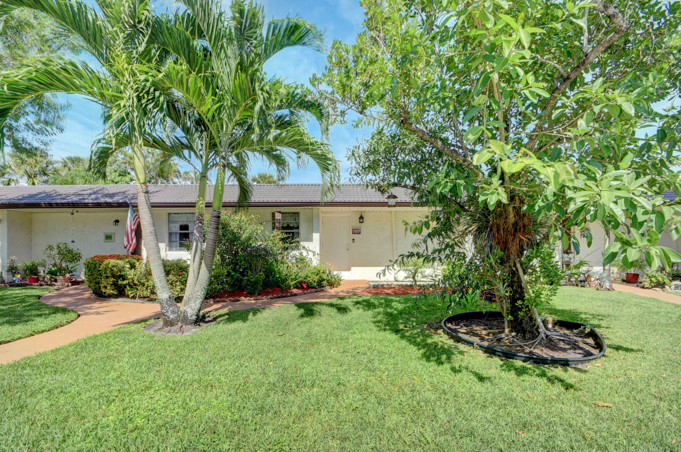 107 Lake Olive Dr, West Palm Beach, FL 33411-3384