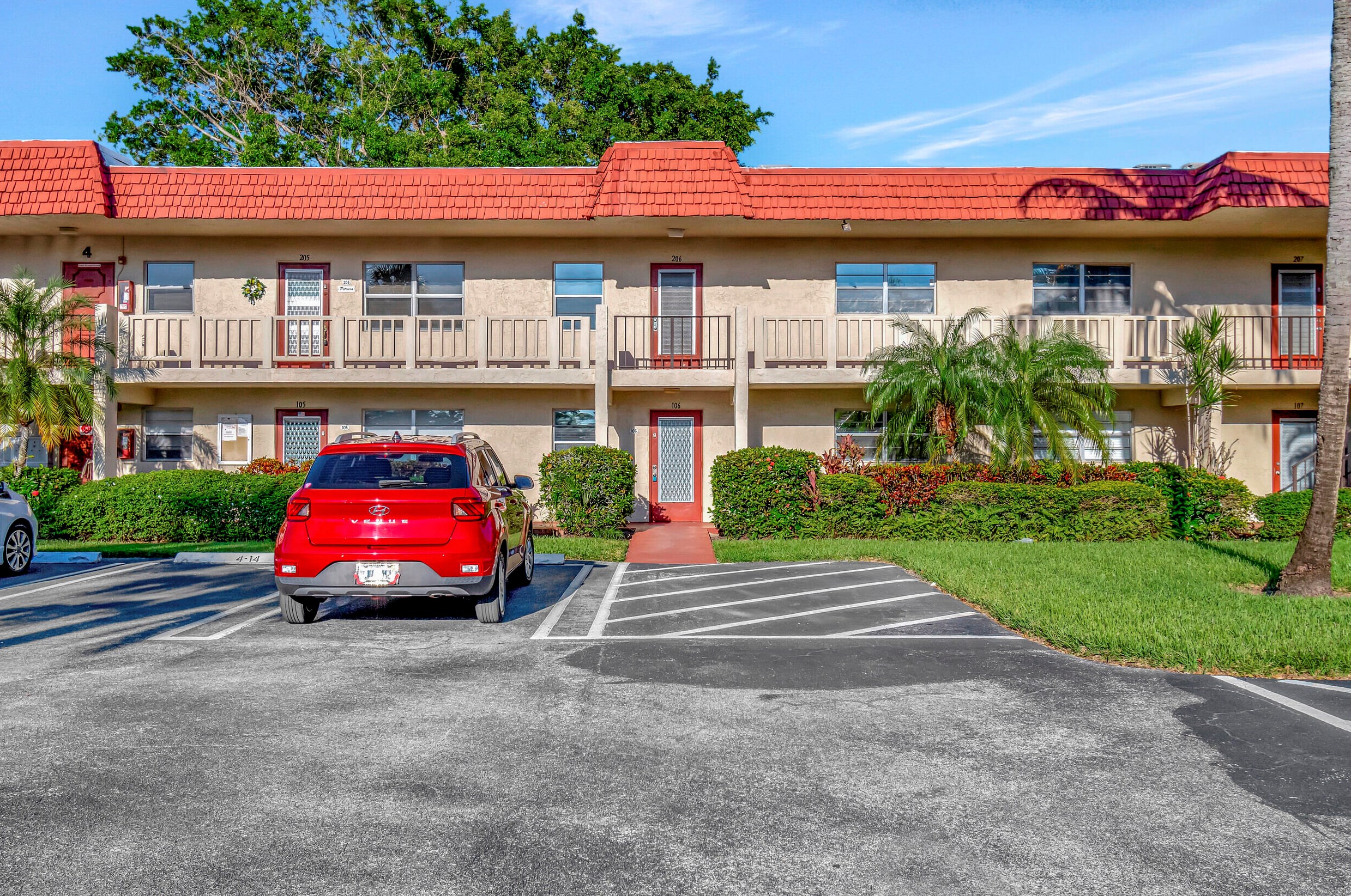 4 Abbey Ln #106, Delray Beach, FL 33446