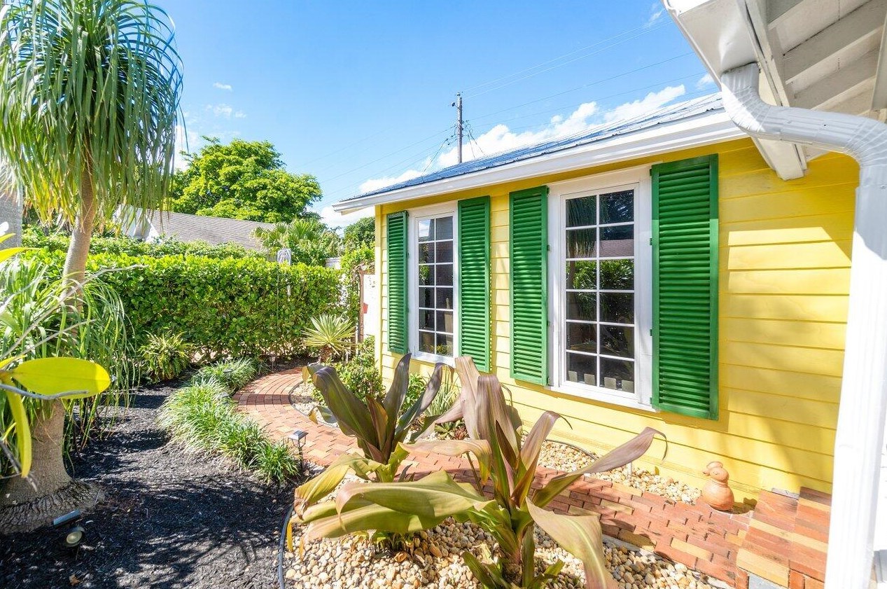 305 Central Dr, West Palm Beach, FL 33405