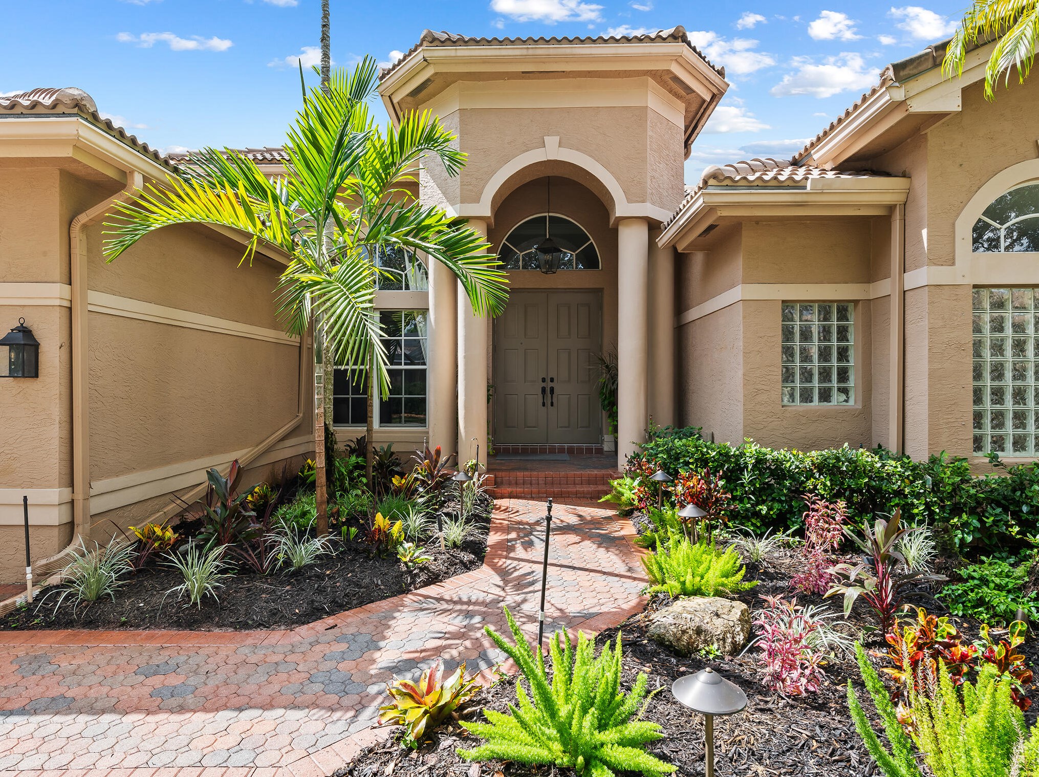 19546 Saturnia Lakes Dr, Boca Raton, FL 33498-6206