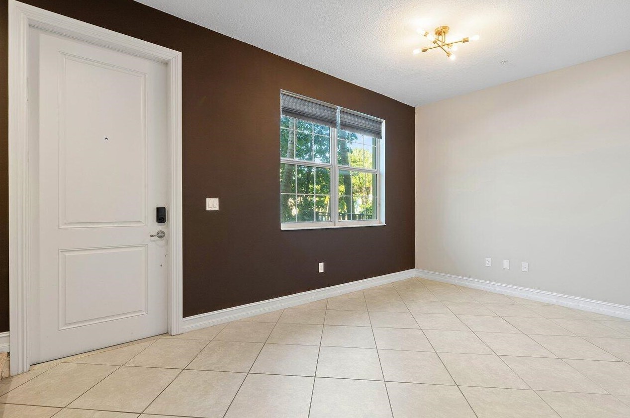 220 S Federal Hwy #4, Lake Worth, FL 33460