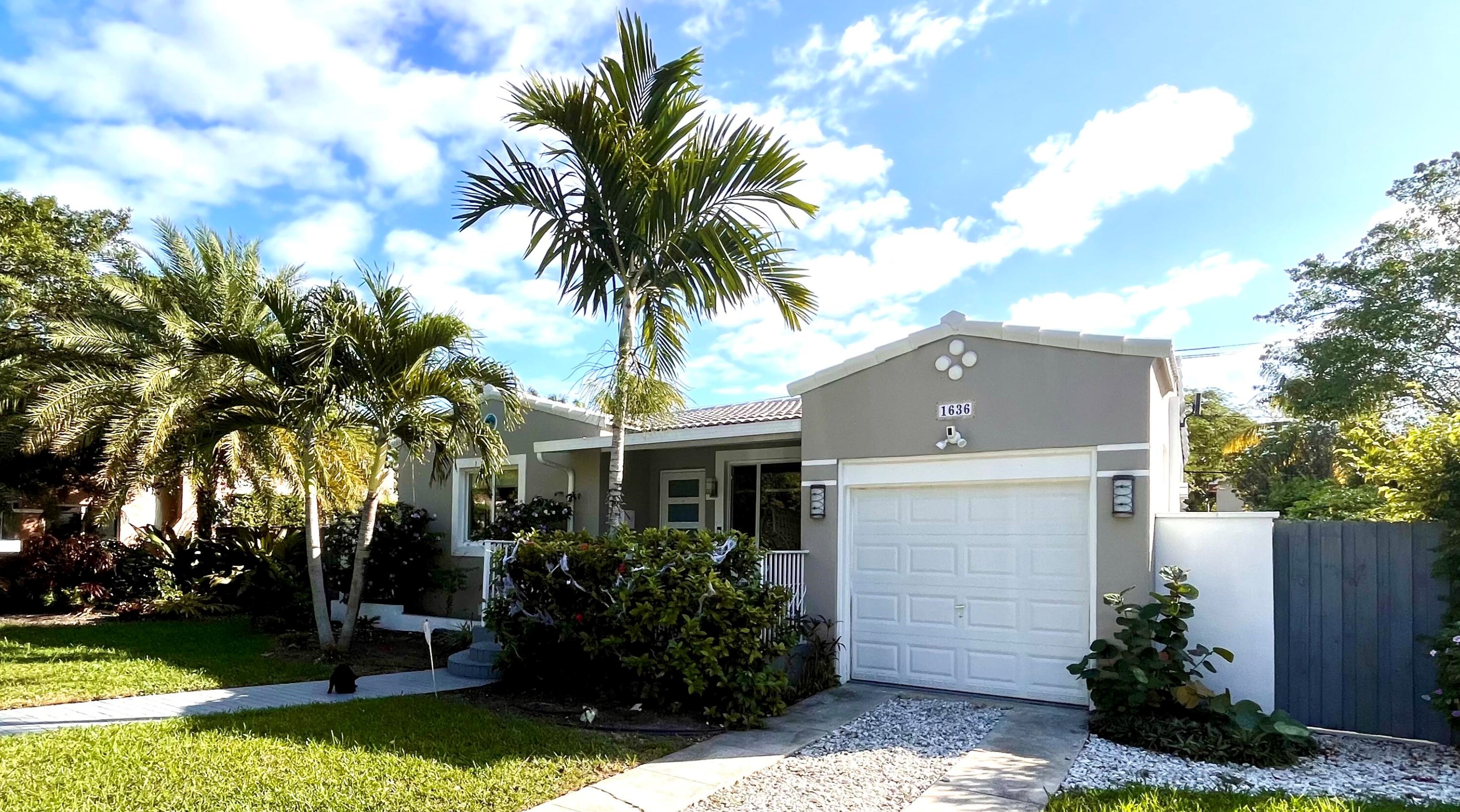 1636 Jackson St, Hollywood FL  33020-5110 exterior