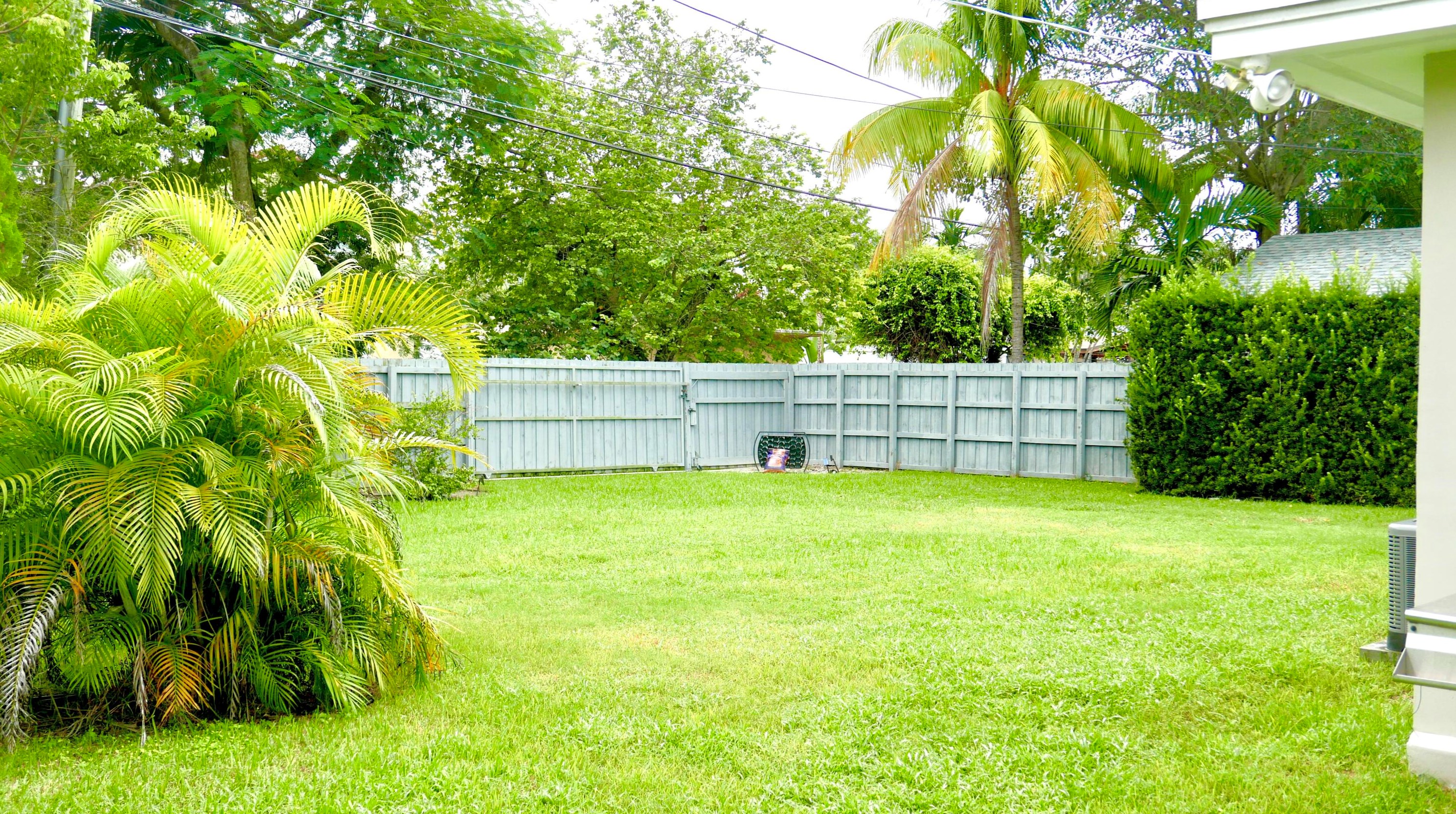 1636 Jackson St, Hollywood FL  33020-5110 exterior