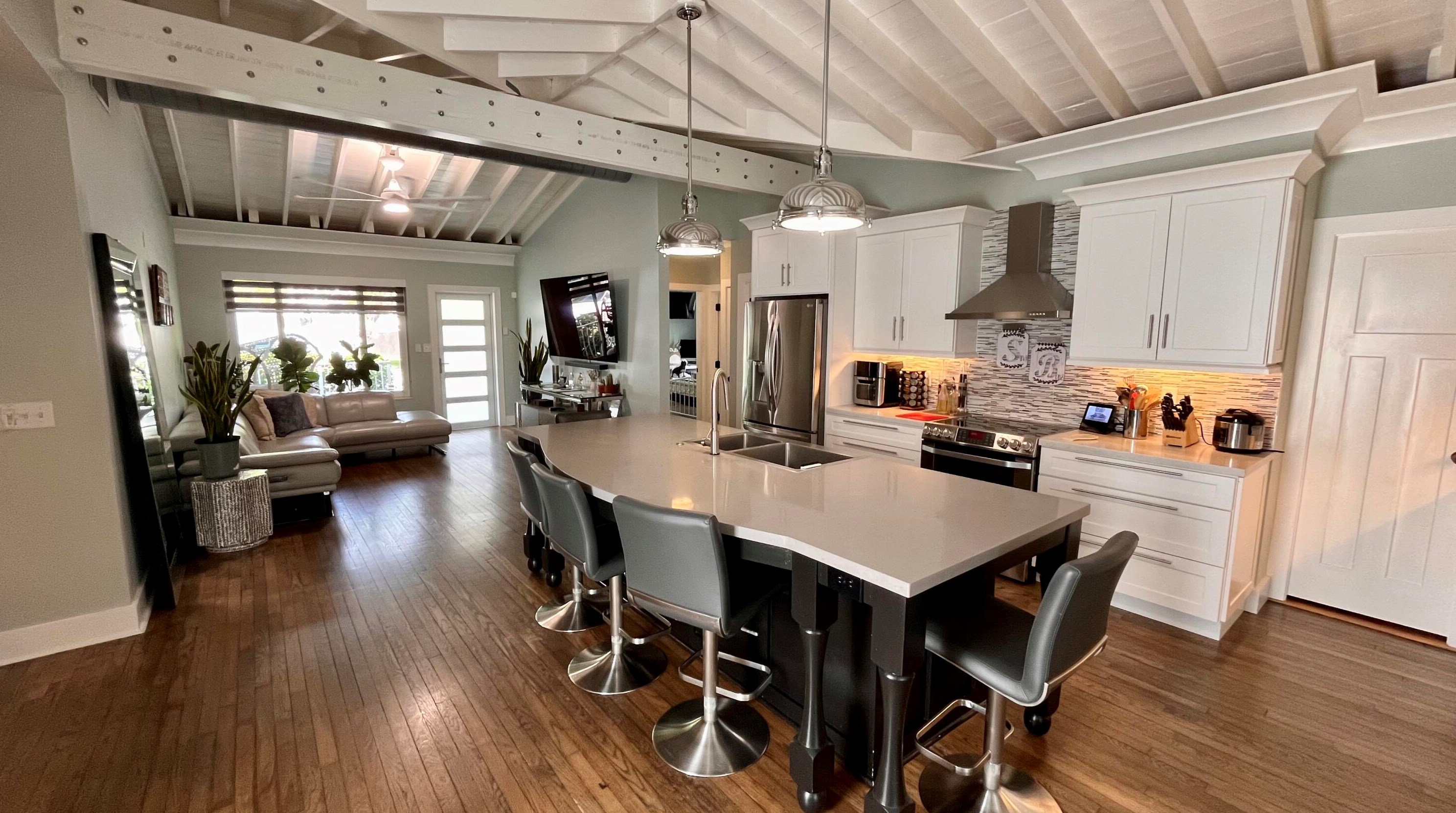 1636 Jackson St, Hollywood FL  33020-5110 exterior