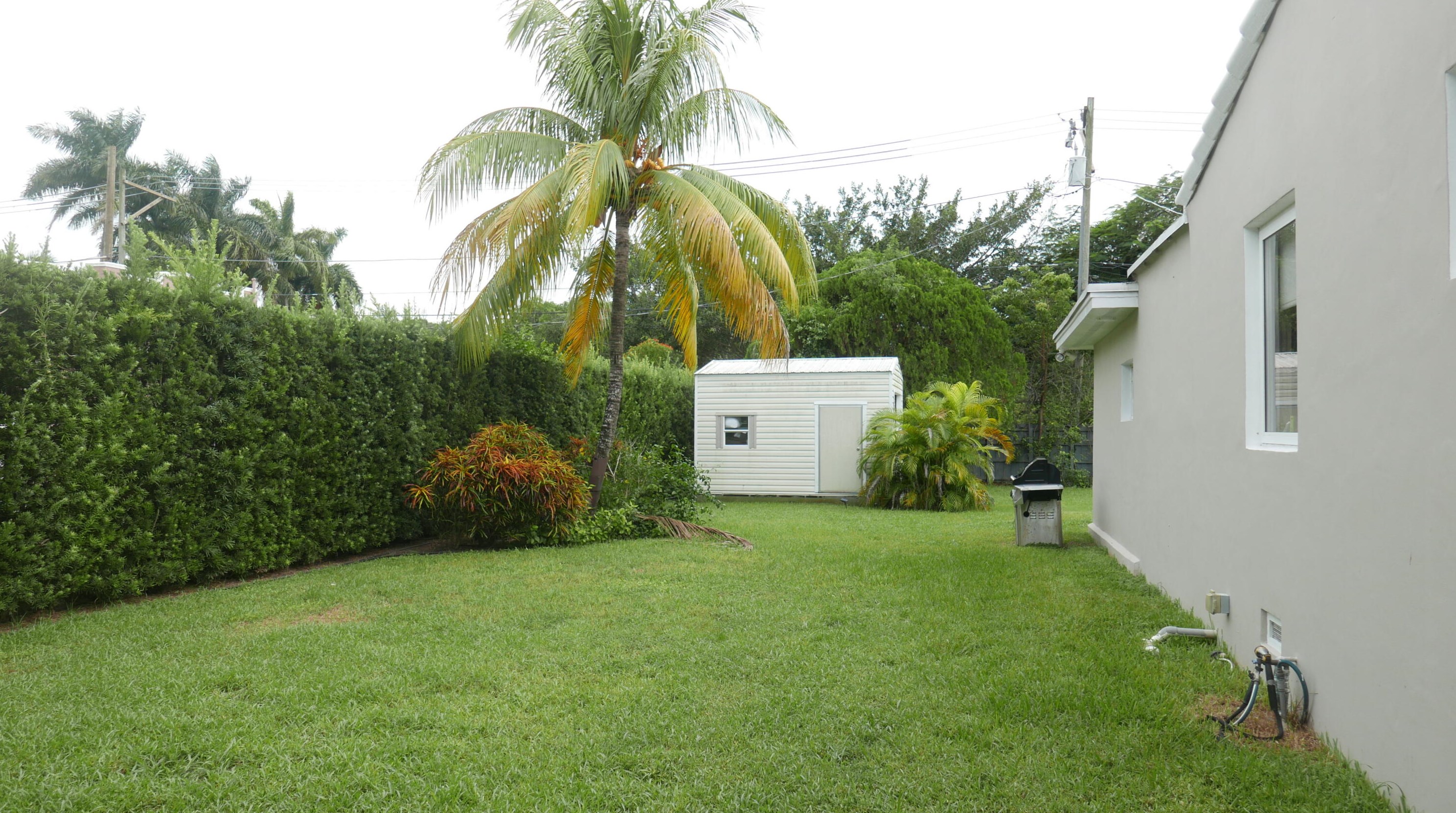 1636 Jackson St, Hollywood FL  33020-5110 exterior